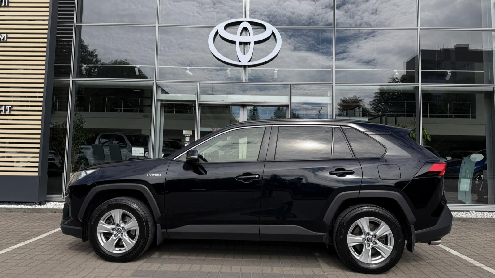 Toyota RAV4 2021 року з пробігом 149417 км, Універсал, Тойота Центр Луцьк "Автоконцепт", м.Луцьк - 1405000 ГРН | Фото № 3