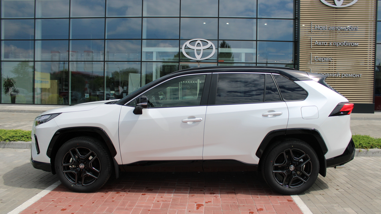 Toyota RAV4 2024 року, Універсал, Тойота Центр Черкаси "Мотор Сіті", м.Черкаси | Фото № 3 Toyota RAV4 2024 року з пробігом 3628 км, Універсал, Тойота Центр Черкаси "Мотор Сіті", м.Черкаси - 2150000 ГРН | Фото № 3