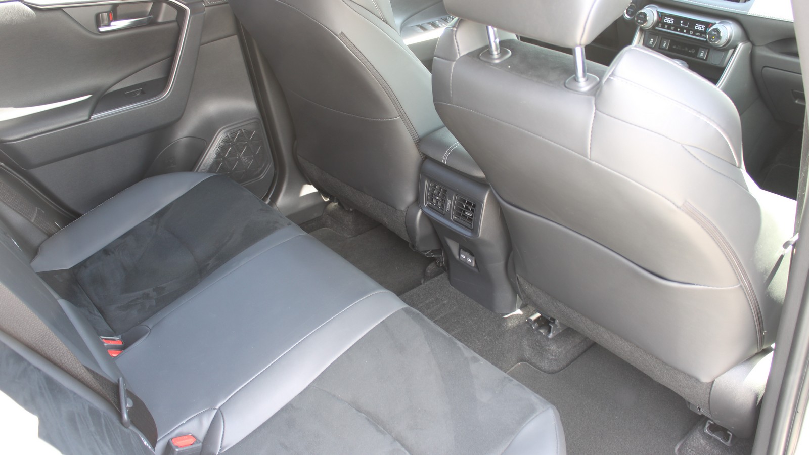 Toyota RAV4 2024 року, Універсал, Тойота Центр Черкаси "Мотор Сіті", м.Черкаси | Фото № 7 Toyota RAV4 2024 року з пробігом 3628 км, Універсал, Тойота Центр Черкаси "Мотор Сіті", м.Черкаси - 2150000 ГРН | Фото № 7