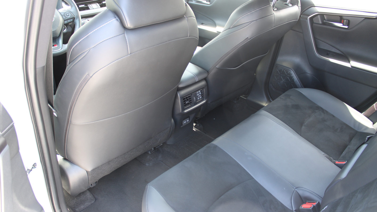 Toyota RAV4 2024 року, Універсал, Тойота Центр Черкаси "Мотор Сіті", м.Черкаси | Фото № 11 Toyota RAV4 2024 року з пробігом 3628 км, Універсал, Тойота Центр Черкаси "Мотор Сіті", м.Черкаси - 2150000 ГРН | Фото № 11