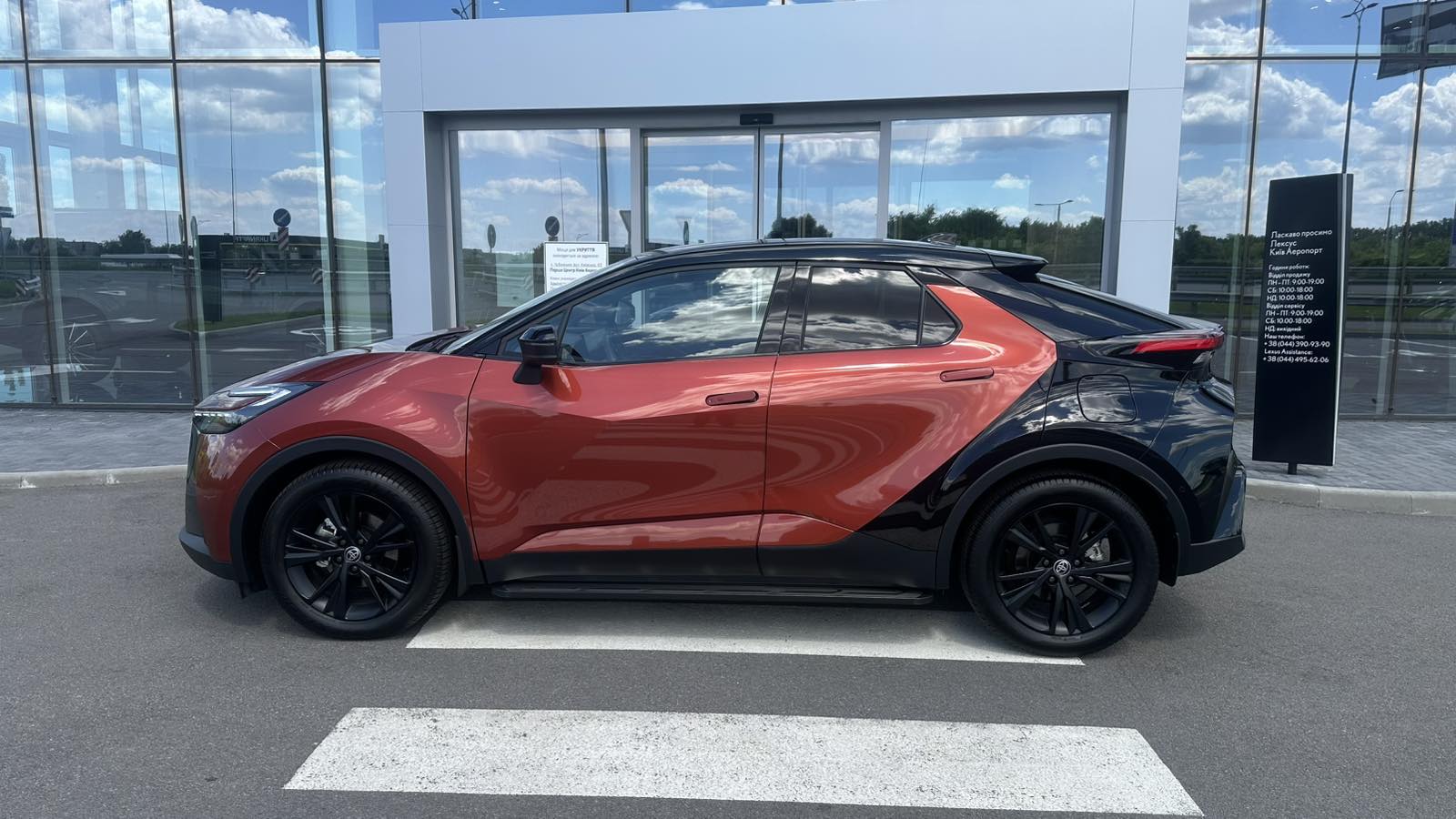 Toyota C-HR 2025 року з пробігом 1500 км, Універсал, Лексус Київ Аеропорт, м.Київ - 1807950 ГРН | Фото № 3