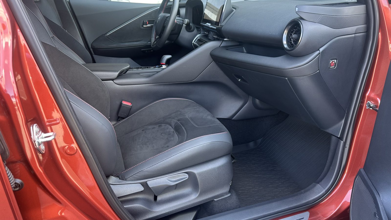 Toyota C-HR 2025 року з пробігом 1500 км, Універсал, Лексус Київ Аеропорт, м.Київ - 1807950 ГРН | Фото № 6