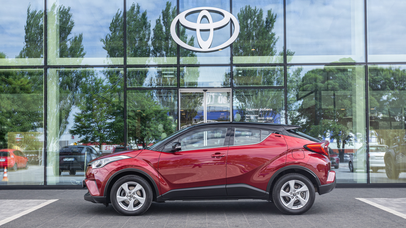 Toyota C-HR 2019 року з пробігом 76274 км, Хетчбек, Тойота Центр Дніпро "Алмаз Мотор" на Запорізькому шосе, м.Дніпро - 900000 ГРН | Фото № 3