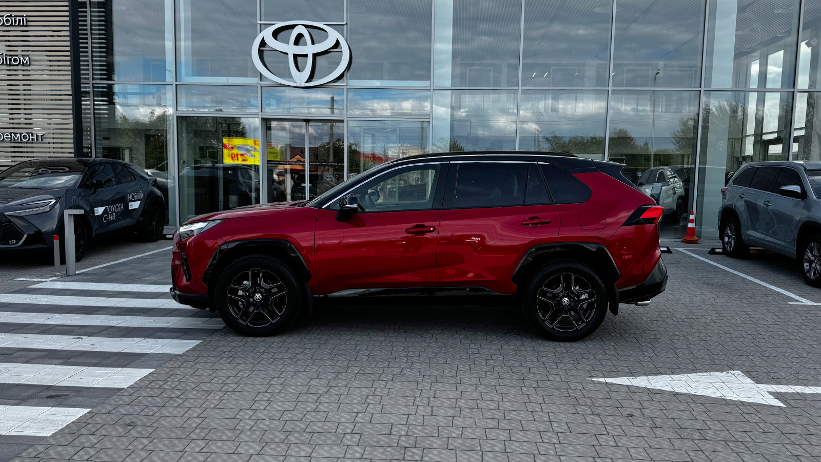 Toyota RAV4 2024 року, Універсал, Тойота Центр Рівне "Агат Авто", м.Рівне | Фото № 3 Toyota RAV4 2024 року з пробігом 5716 км, Універсал, Тойота Центр Рівне "Агат Авто", м.Рівне - 2168670 ГРН | Фото № 3