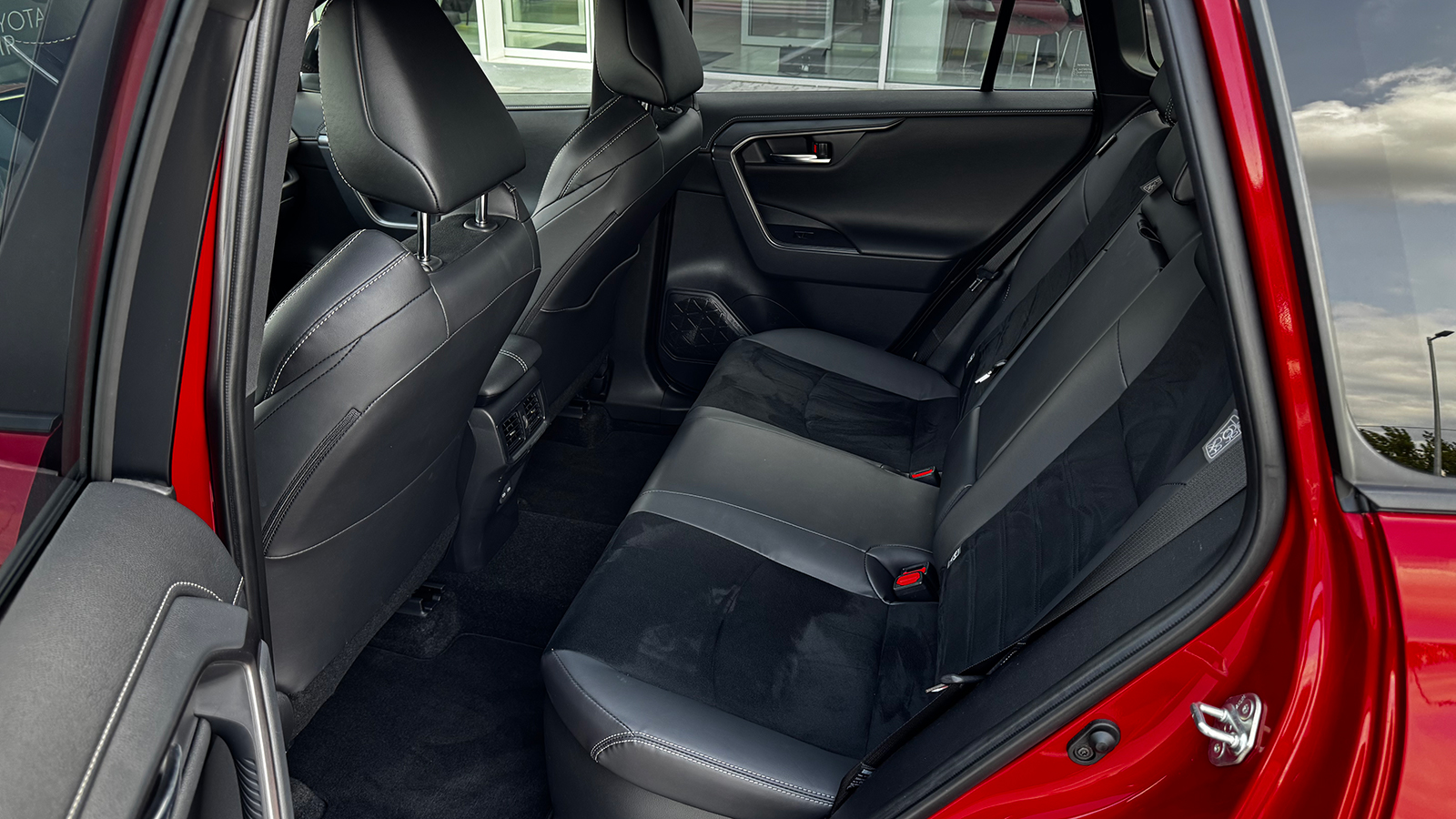 Toyota RAV4 2024 року, Універсал, Тойота Центр Рівне "Агат Авто", м.Рівне | Фото № 12 Toyota RAV4 2024 року з пробігом 5716 км, Універсал, Тойота Центр Рівне "Агат Авто", м.Рівне - 2168670 ГРН | Фото № 12