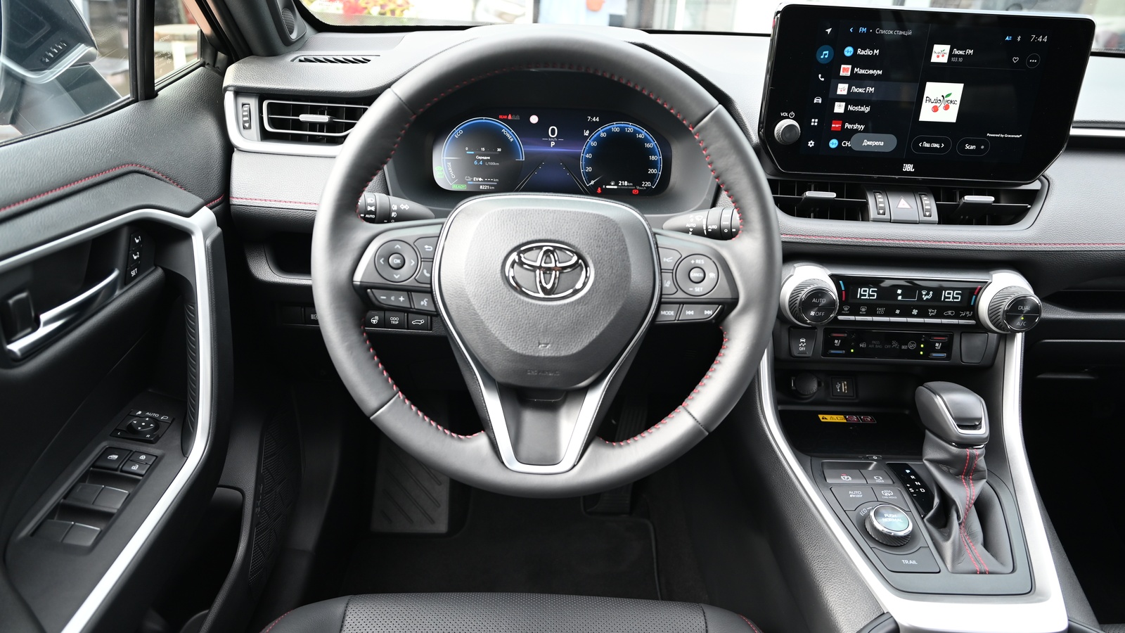 Toyota RAV4 Plug-In 2024 року з пробігом 7954 км, Універсал, Тойота Центр Київ "Сіті Плаза", м.Київ - 2535340 ГРН | Фото № 9