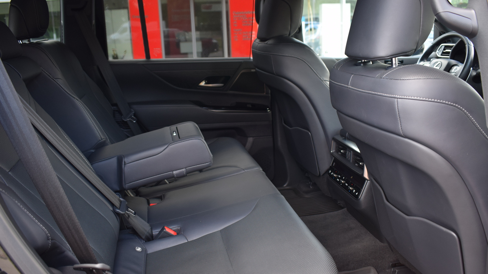 Lexus LX 2023 року з пробігом 98328 км, Універсал, Тойота Центр Житомир "Стар - Кар", м.Житомир - 4590000 ГРН | Фото № 7