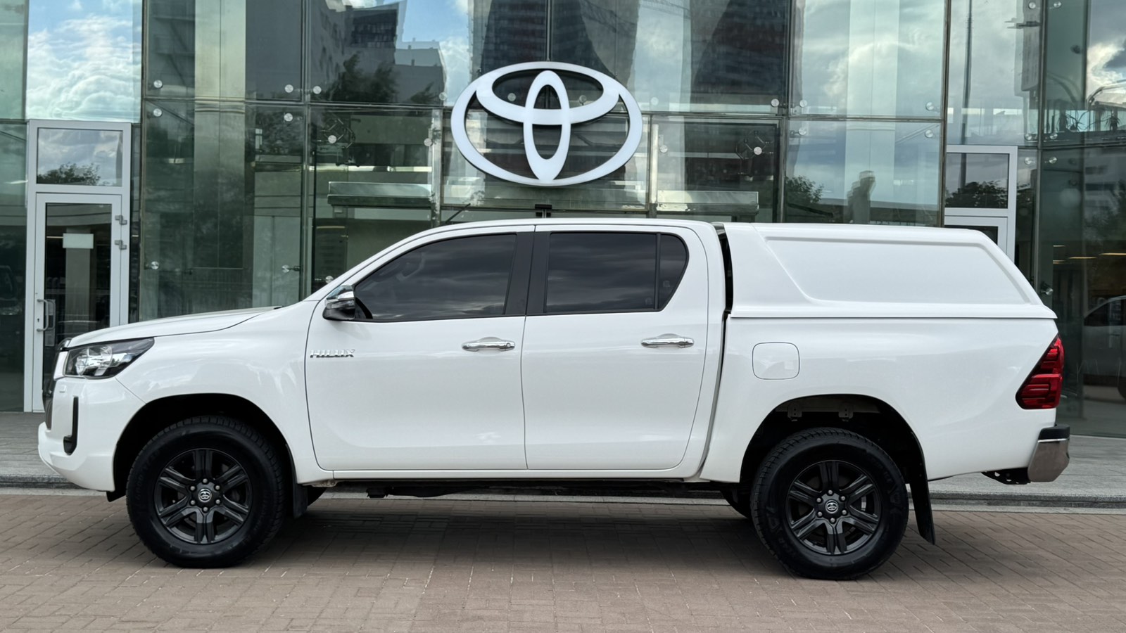 Toyota HILUX 2023 року з пробігом 128448 км, Пікап, Тойота Центр Київ "Автосаміт Укравто", м.Київ - 2289450 ГРН | Фото № 3