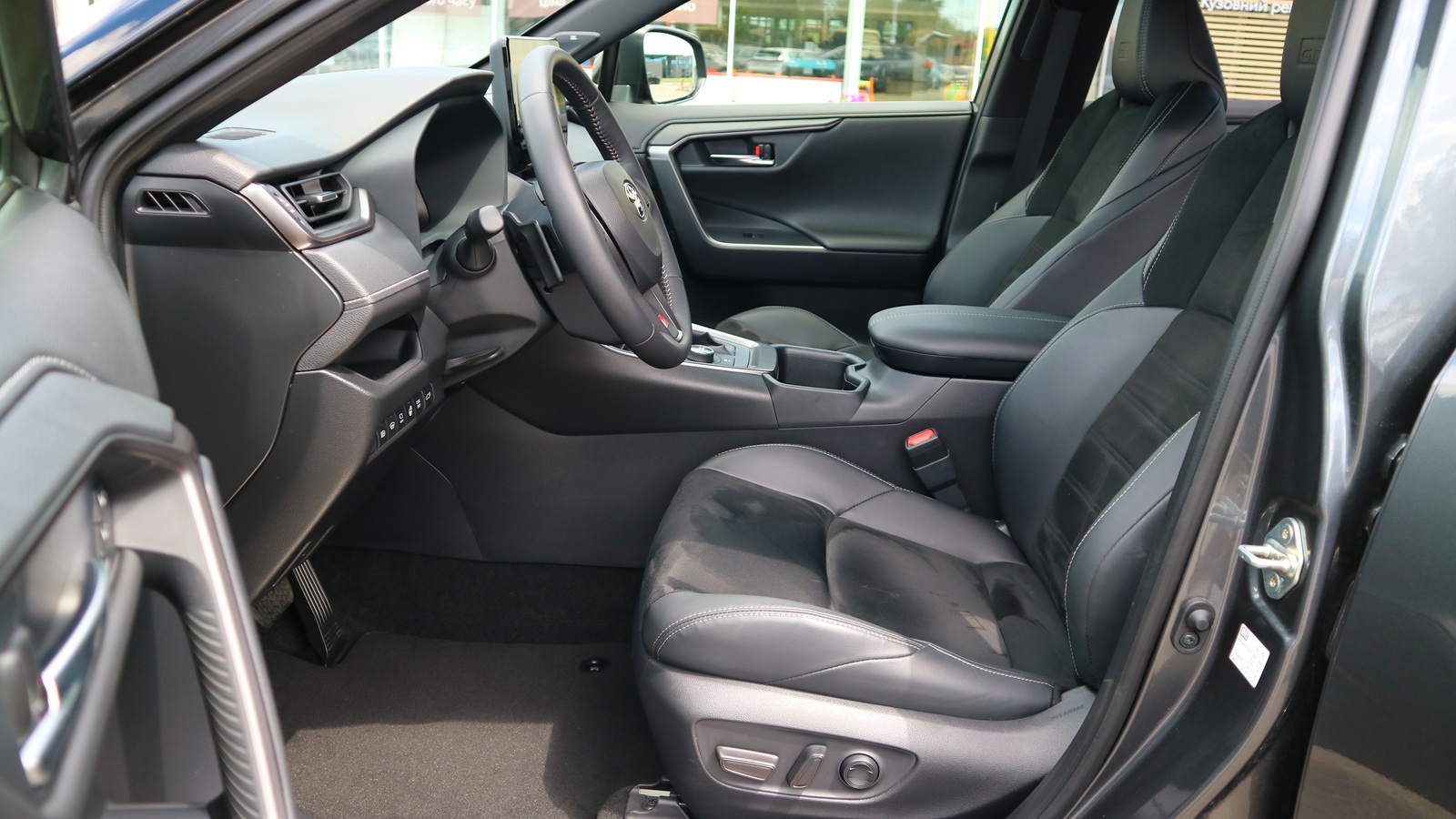 Toyota RAV4 2024 року з пробігом 4889 км, Універсал, Тойота Центр Київ "Автосаміт Укравто Столичне", м.Київ - 2197000 ГРН | Фото № 13