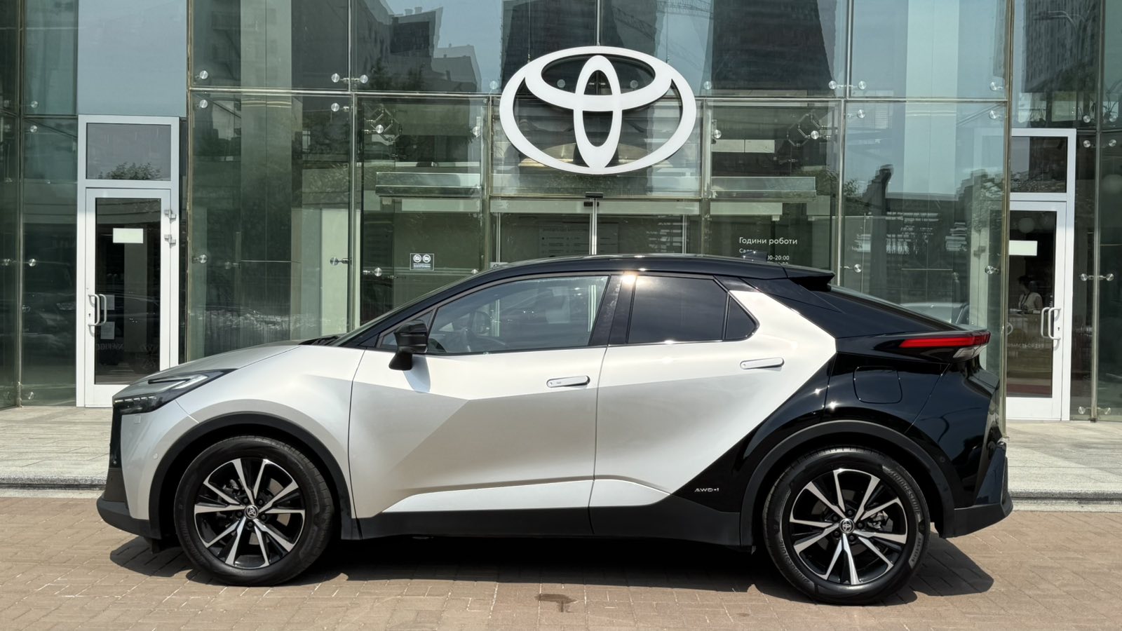 Toyota C-HR 2024 року з пробігом 38000 км, Хетчбек, Тойота Центр Київ "Автосаміт Укравто", м.Київ - 2013376 ГРН | Фото № 3