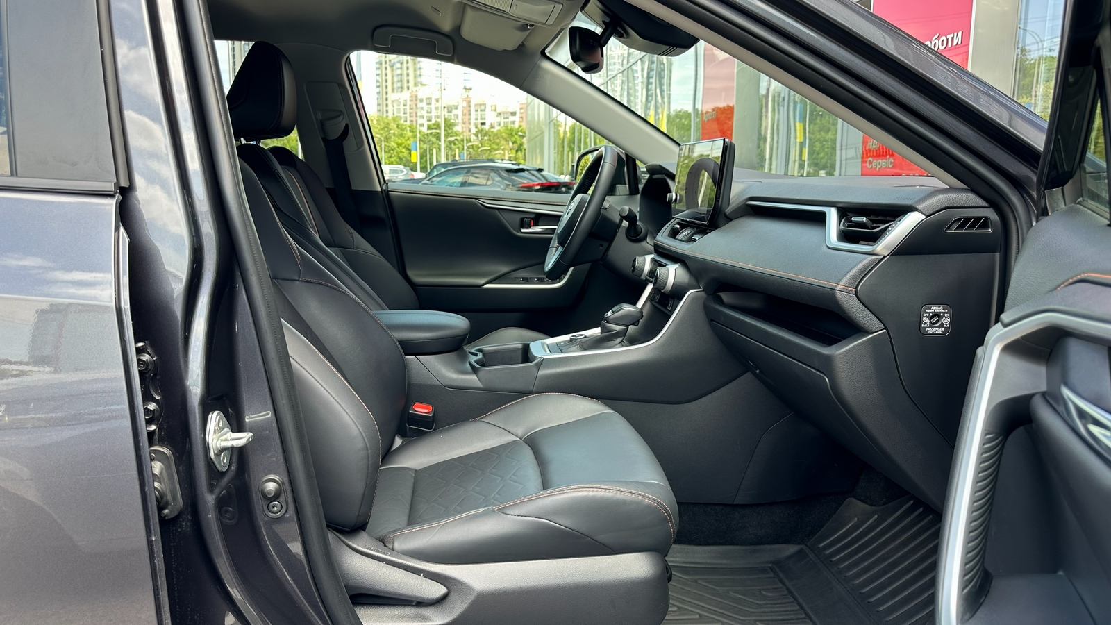 Toyota RAV4 2023 року, Універсал, Тойота Центр Харків "Артсіті", м.Харків | Фото № 6 Toyota RAV4 2023 року з пробігом 17183 км, Універсал, Тойота Центр Харків "Артсіті", м.Харків - 1975500 ГРН | Фото № 6