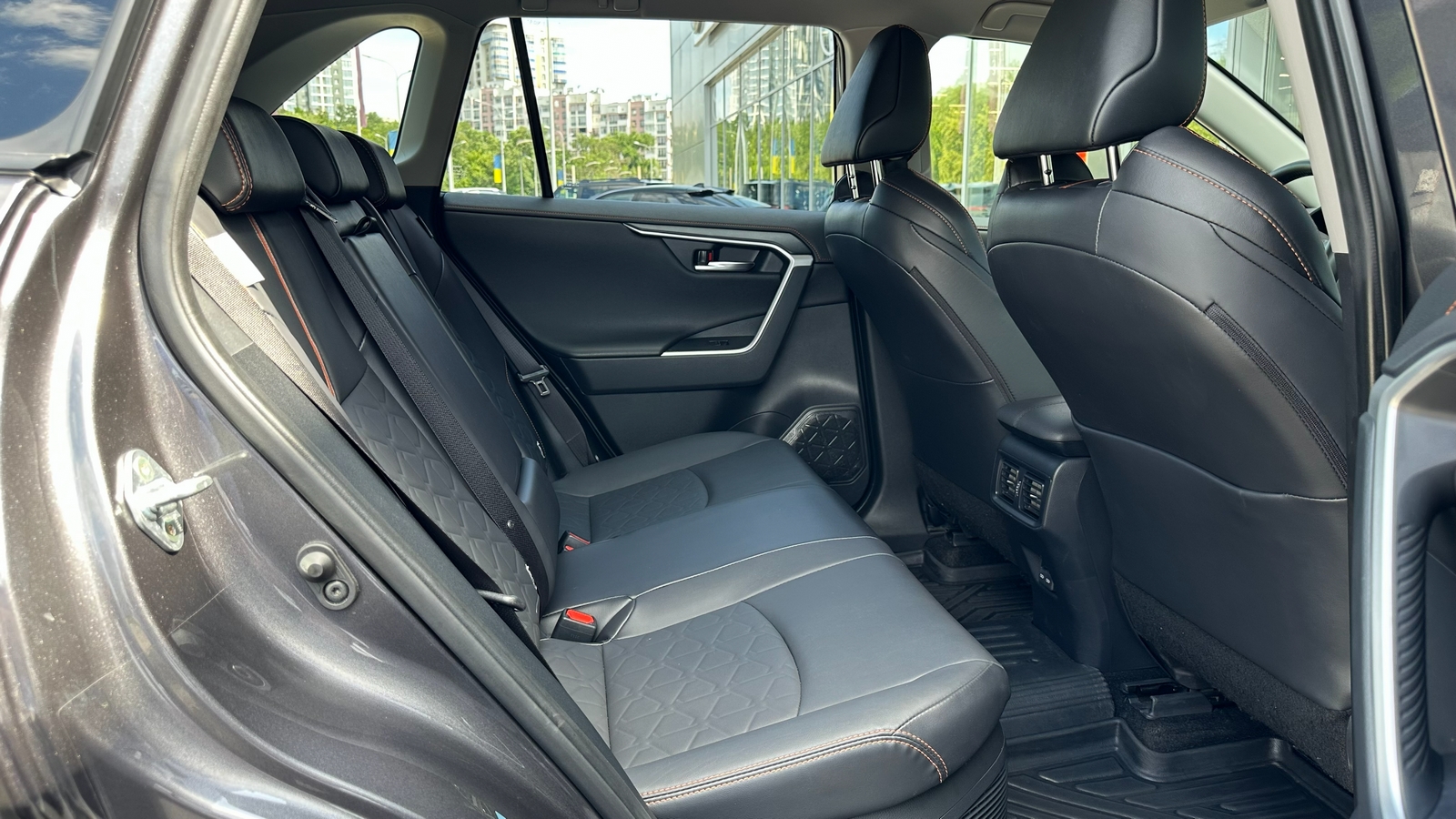 Toyota RAV4 2023 року, Універсал, Тойота Центр Харків "Артсіті", м.Харків | Фото № 7 Toyota RAV4 2023 року з пробігом 17183 км, Універсал, Тойота Центр Харків "Артсіті", м.Харків - 1975500 ГРН | Фото № 7