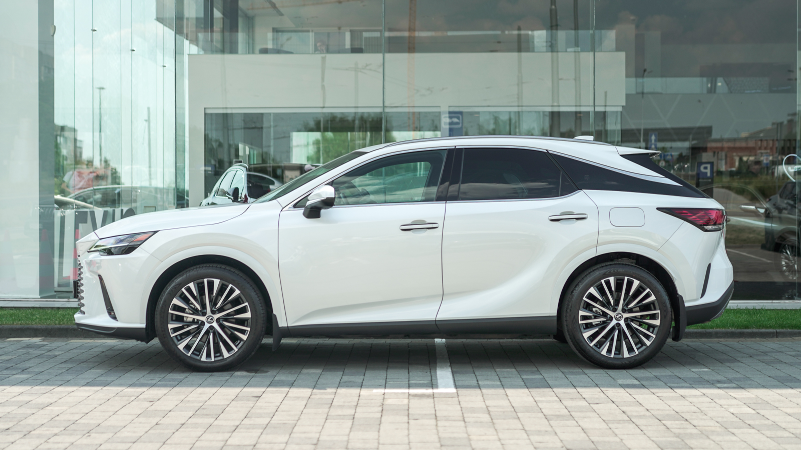Lexus RX 2024 року, Універсал, Лексус Львів, м.Львів | Фото № 3 Lexus RX 2024 року з пробігом 3766 км, Універсал, Лексус Львів, м.Львів - 3653100 ГРН | Фото № 3