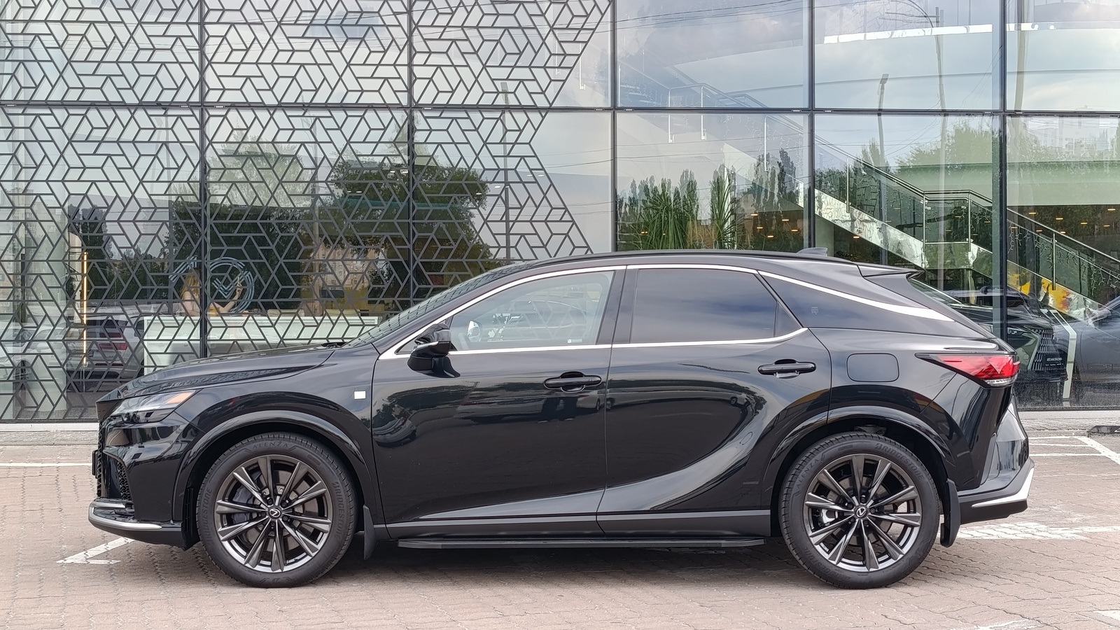 Lexus RX 2025 року з пробігом 3939 км, Універсал, Лексус Київ Захід, м.Київ - 3800000 ГРН | Фото № 3