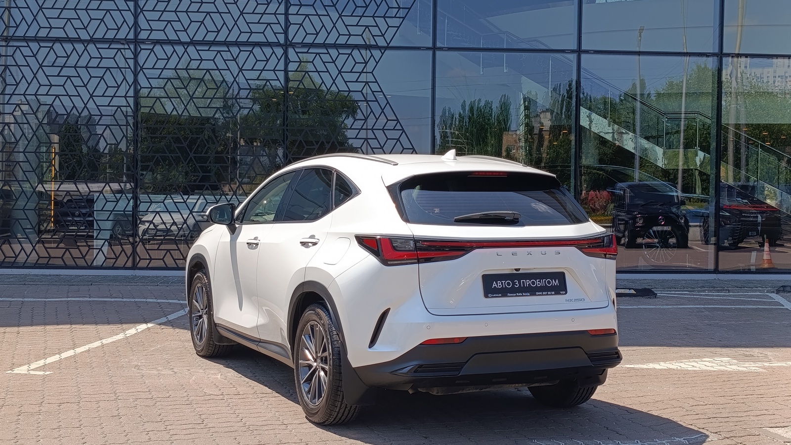 Lexus NX 2022 року з пробігом 40493 км, Універсал, Лексус Київ Захід, м.Київ - 2075000 ГРН | Фото № 2