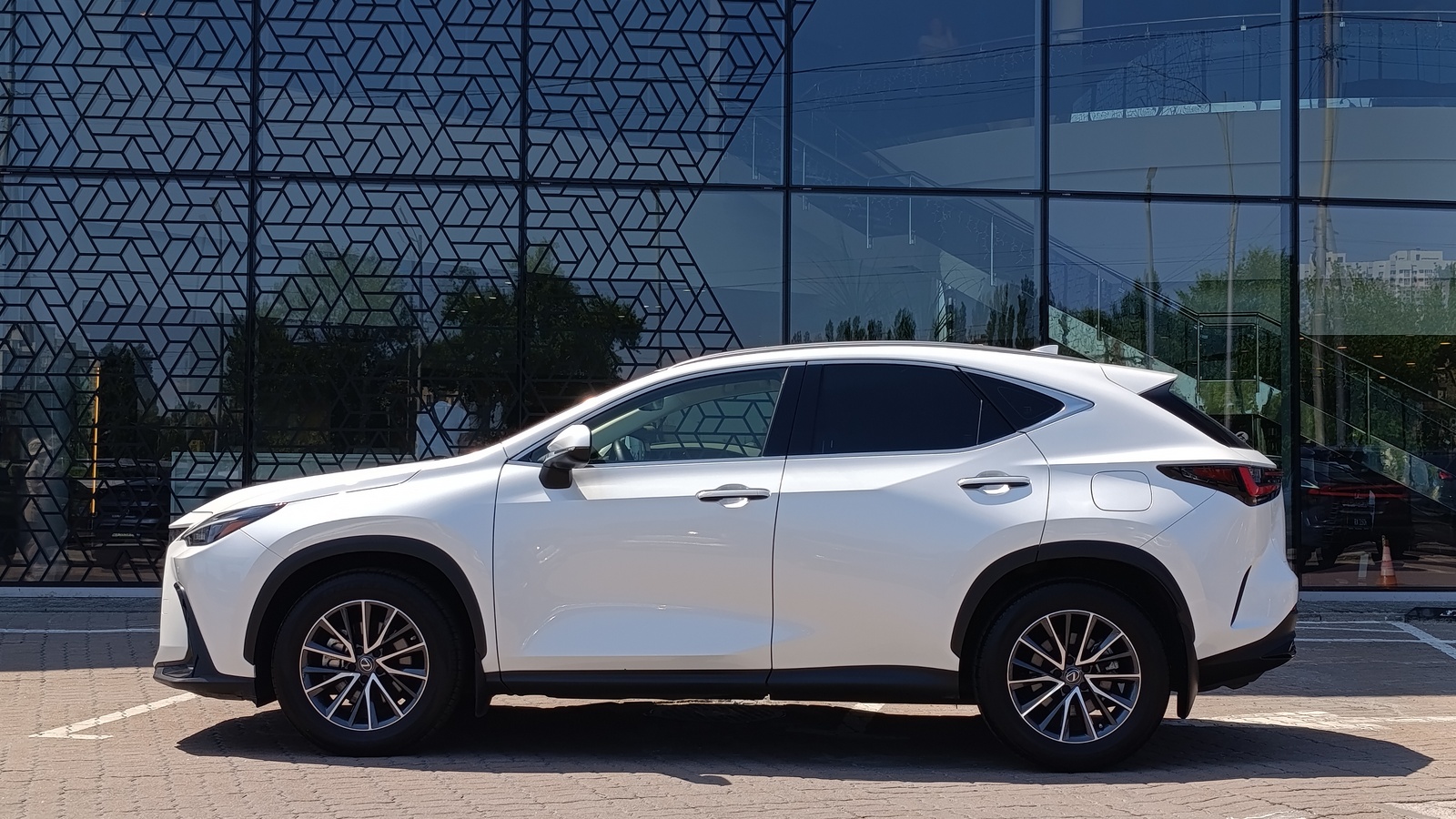 Lexus NX 2022 року з пробігом 40493 км, Універсал, Лексус Київ Захід, м.Київ - 2075000 ГРН | Фото № 3