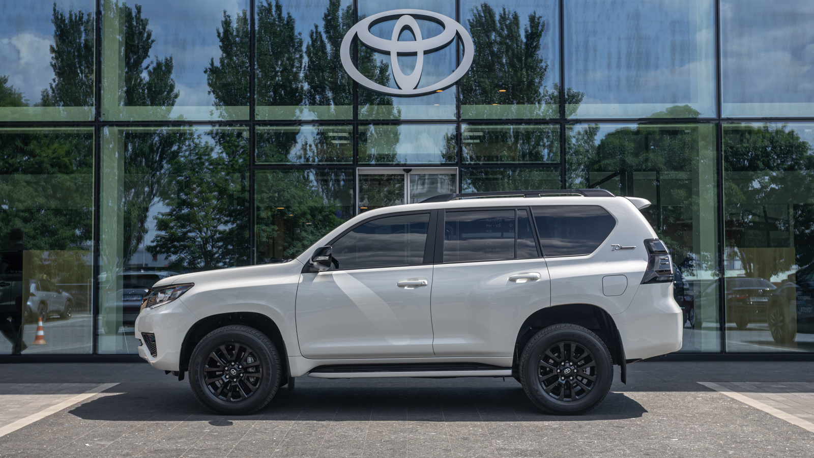 Toyota LAND CRUISER PRADO 2022 року, Універсал, Тойота Центр Дніпро "Алмаз Мотор" на Запорізькому шосе, м.Дніпро | Фото № 3 Toyota LAND CRUISER PRADO 2022 року з пробігом 10721 км, Універсал, Тойота Центр Дніпро "Алмаз Мотор" на Запорізькому шосе, м.Дніпро - 2475000 ГРН | Фото № 3