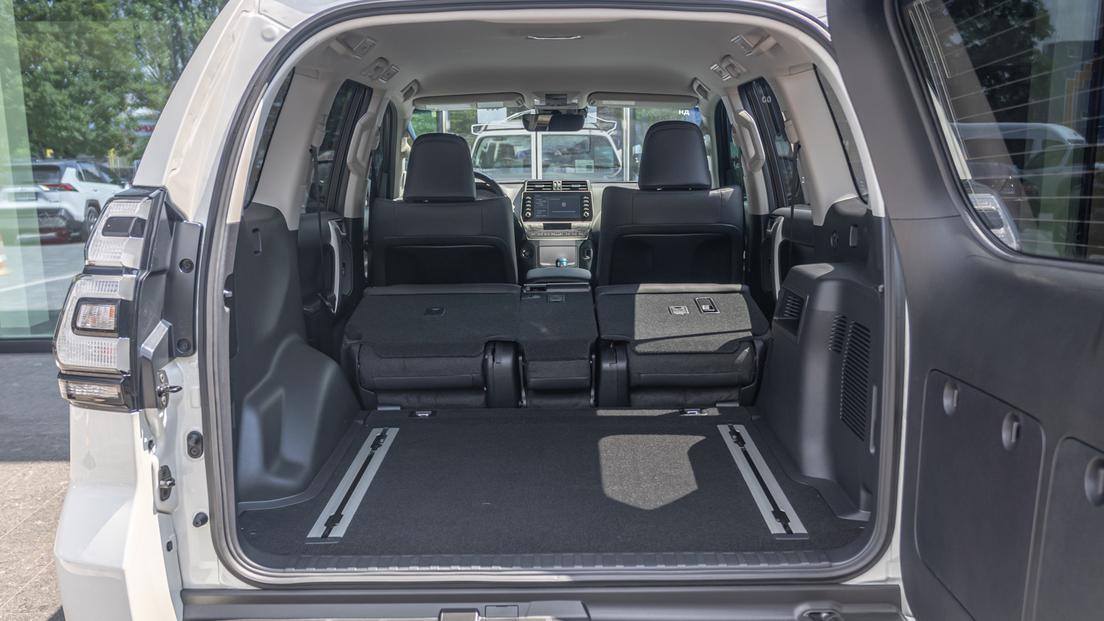 Toyota LAND CRUISER PRADO 2022 року, Універсал, Тойота Центр Дніпро "Алмаз Мотор" на Запорізькому шосе, м.Дніпро | Фото № 12 Toyota LAND CRUISER PRADO 2022 року з пробігом 10721 км, Універсал, Тойота Центр Дніпро "Алмаз Мотор" на Запорізькому шосе, м.Дніпро - 2475000 ГРН | Фото № 12