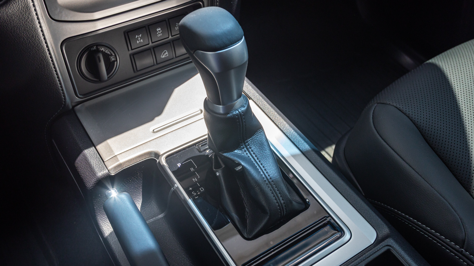 Toyota LAND CRUISER PRADO 2022 року, Універсал, Тойота Центр Дніпро "Алмаз Мотор" на Запорізькому шосе, м.Дніпро | Фото № 33 Toyota LAND CRUISER PRADO 2022 року з пробігом 10721 км, Універсал, Тойота Центр Дніпро "Алмаз Мотор" на Запорізькому шосе, м.Дніпро - 2475000 ГРН | Фото № 33