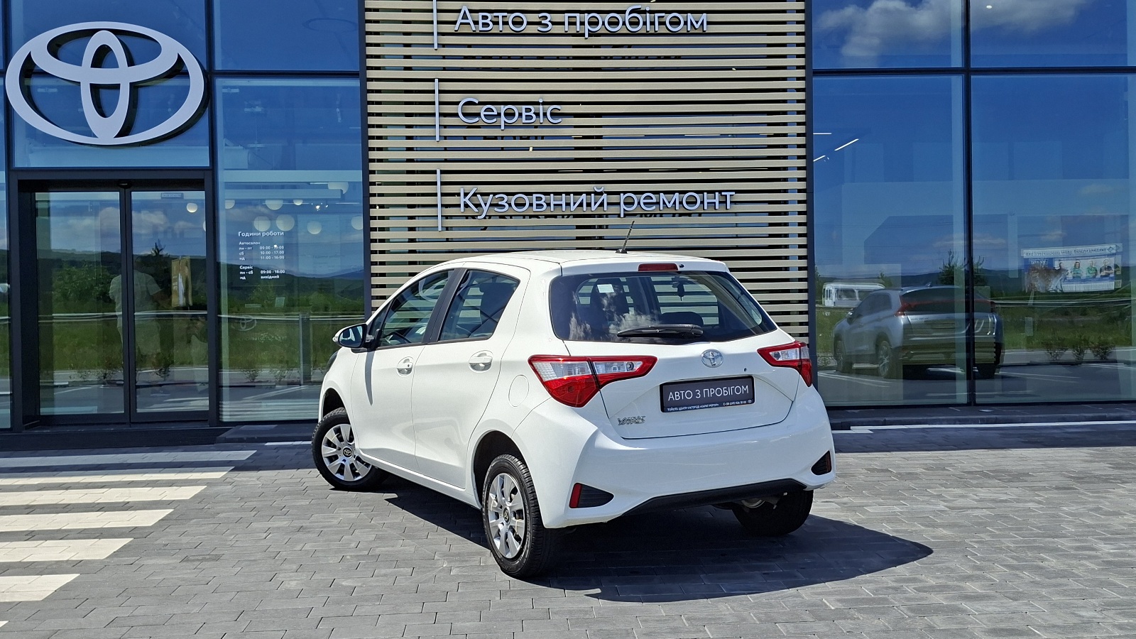 Toyota YARIS 2018 року, Хетчбек, Тойота Центр Ужгород "Карат Мотор", м.Ужгород | Фото № 2 Toyota YARIS 2018 року з пробігом 72250 км, Хетчбек, Тойота Центр Ужгород "Карат Мотор", м.Ужгород - 475000 ГРН | Фото № 2