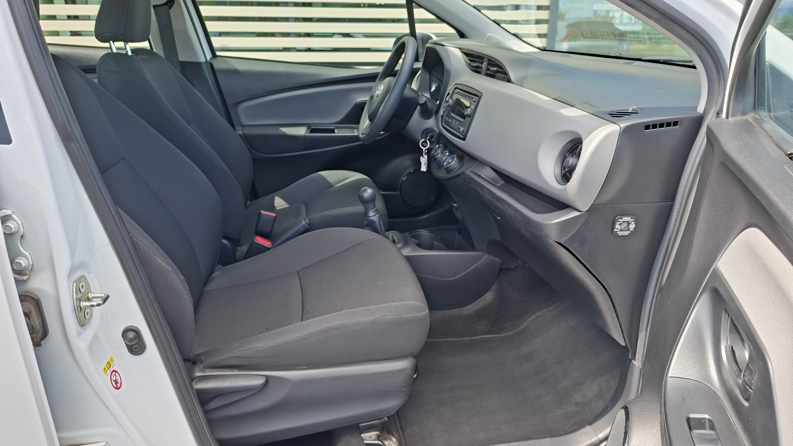Toyota YARIS 2018 року, Хетчбек, Тойота Центр Ужгород "Карат Мотор", м.Ужгород | Фото № 6 Toyota YARIS 2018 року з пробігом 72250 км, Хетчбек, Тойота Центр Ужгород "Карат Мотор", м.Ужгород - 475000 ГРН | Фото № 6