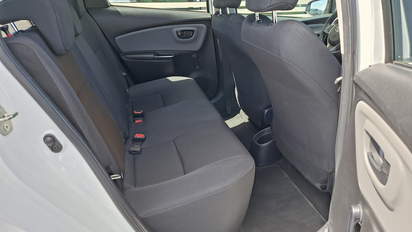 Toyota YARIS 2018 року, Хетчбек, Тойота Центр Ужгород "Карат Мотор", м.Ужгород | Фото № 7 Toyota YARIS 2018 року з пробігом 72250 км, Хетчбек, Тойота Центр Ужгород "Карат Мотор", м.Ужгород - 475000 ГРН | Фото № 7