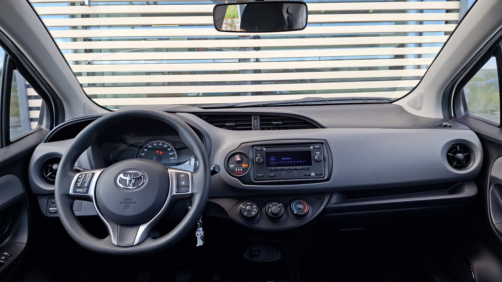 Toyota YARIS 2018 року, Хетчбек, Тойота Центр Ужгород "Карат Мотор", м.Ужгород | Фото № 8 Toyota YARIS 2018 року з пробігом 72250 км, Хетчбек, Тойота Центр Ужгород "Карат Мотор", м.Ужгород - 475000 ГРН | Фото № 8
