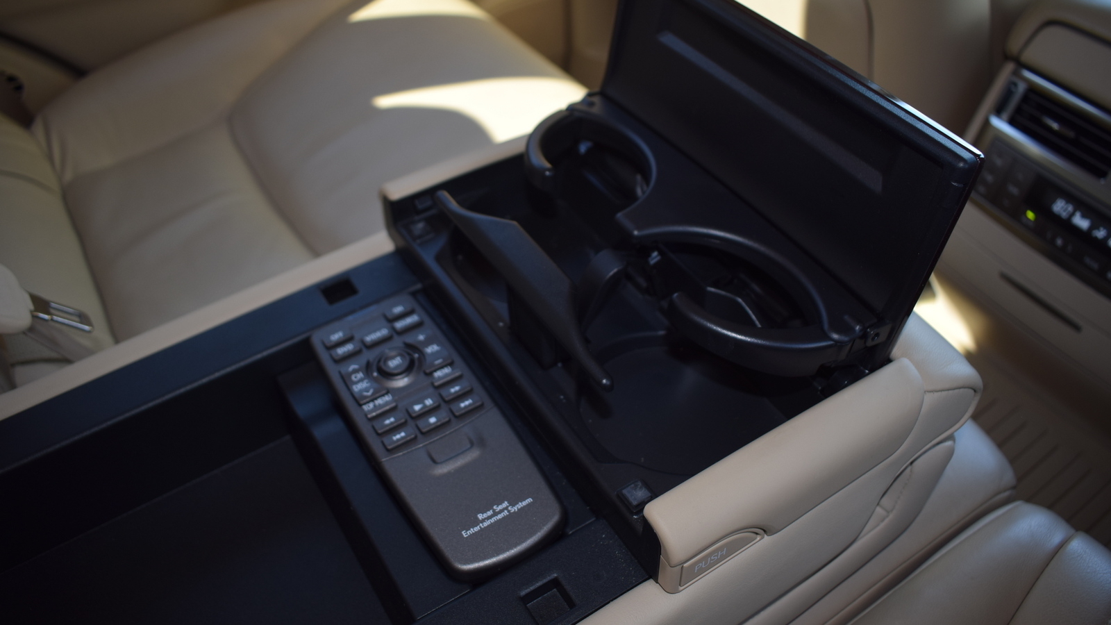 Lexus LX 2010 року, Універсал, Тойота Центр Житомир "Стар - Кар", м.Житомир | Фото № 26 Lexus LX 2010 року з пробігом 70983 км, Універсал, Тойота Центр Житомир "Стар - Кар", м.Житомир - 2453000 ГРН | Фото № 26