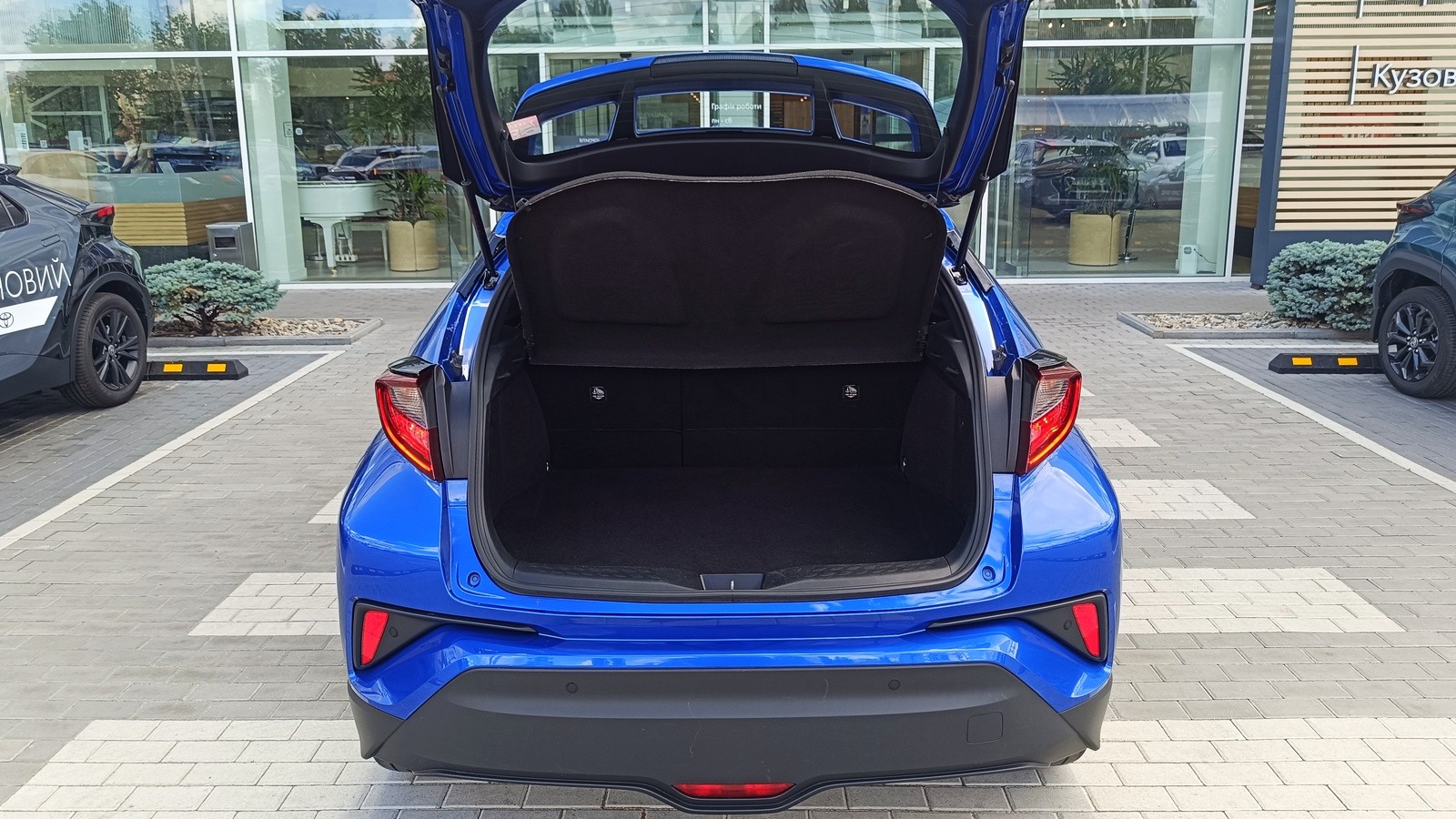 Toyota C-HR 2019 року, Хетчбек, Тойота Центр Київ "ВіДі Автострада", м.Київ | Фото № 10 Toyota C-HR 2019 року з пробігом 113632 км, Хетчбек, Тойота Центр Київ "ВіДі Автострада", м.Київ - 990000 ГРН | Фото № 10