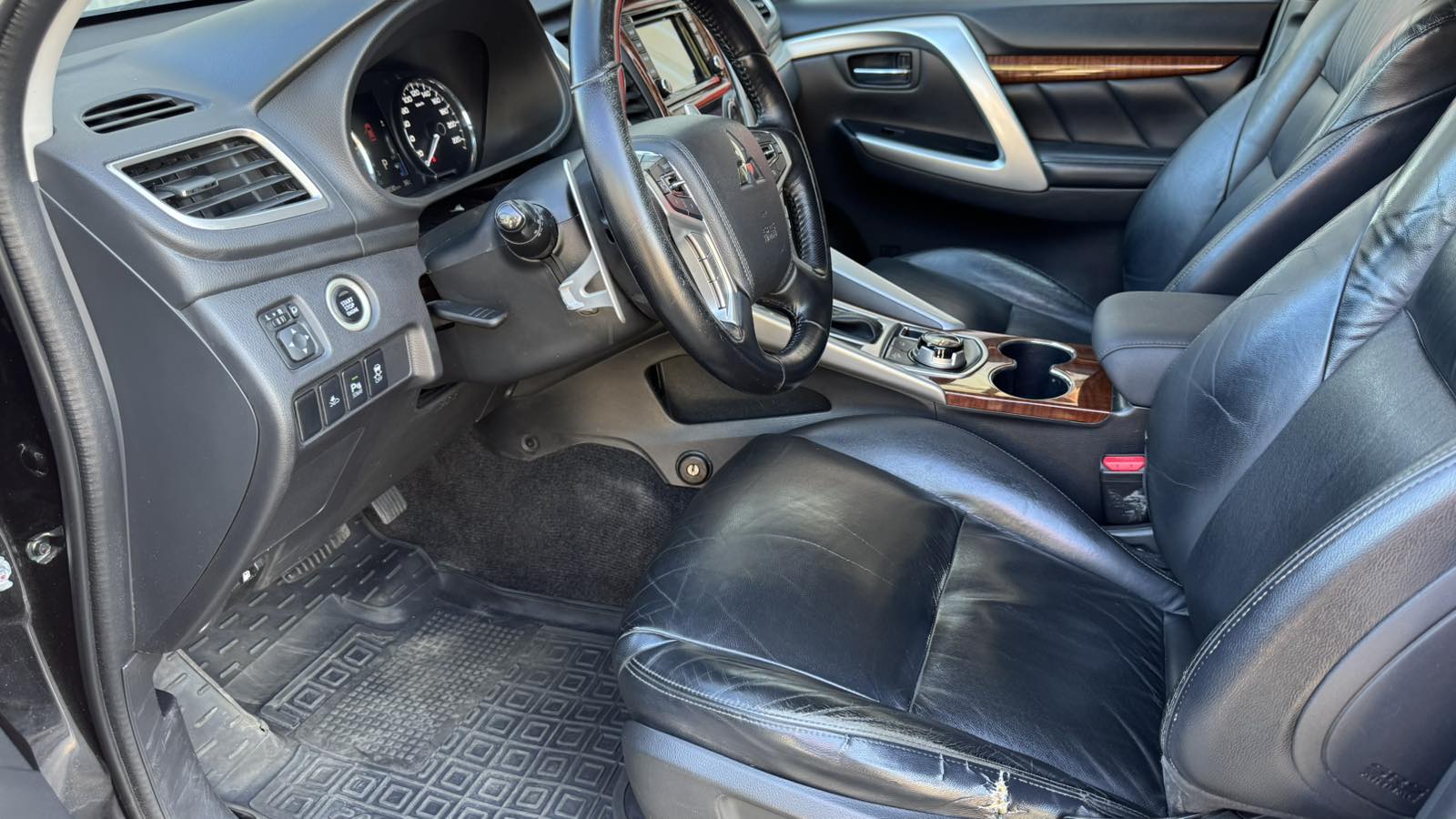 Інші авто MITSUBISHI PAJERO SPORT 2016 року, Універсал, Тойота Центр Київ "Автосаміт Укравто", м.Київ | Фото № 12 Інші авто MITSUBISHI PAJERO SPORT 2016 року з пробігом 238666 км, Універсал, Тойота Центр Київ "Автосаміт Укравто", м.Київ - 1200000 ГРН | Фото № 12