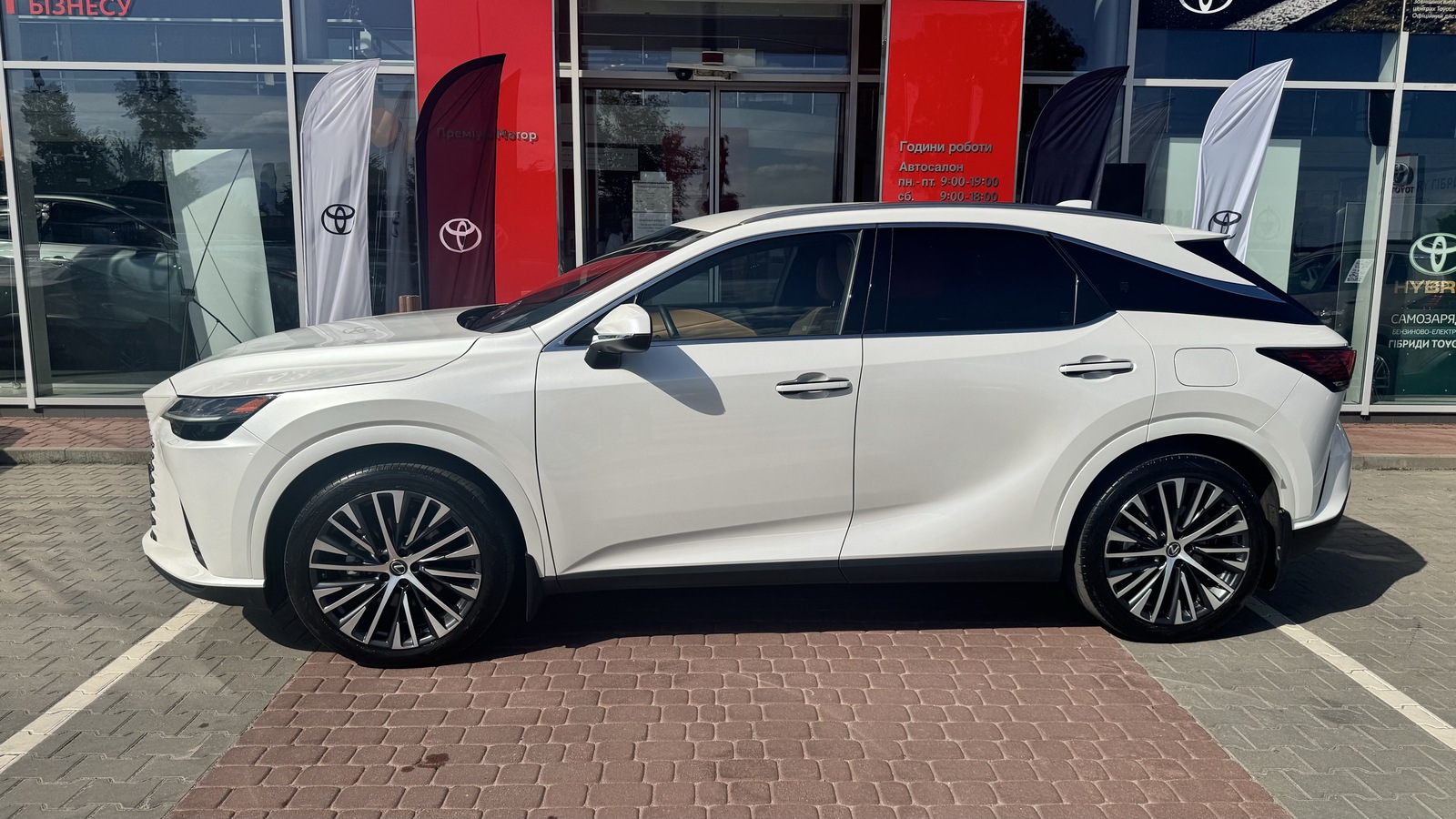 Lexus RX 450h 2023 року, Універсал, Тойота Центр Вінниця "Преміум Мотор", м.Вінниця | Фото № 3 Lexus RX 450h 2023 року з пробігом 33435 км, Універсал, Тойота Центр Вінниця "Преміум Мотор", м.Вінниця - 3240000 ГРН | Фото № 3