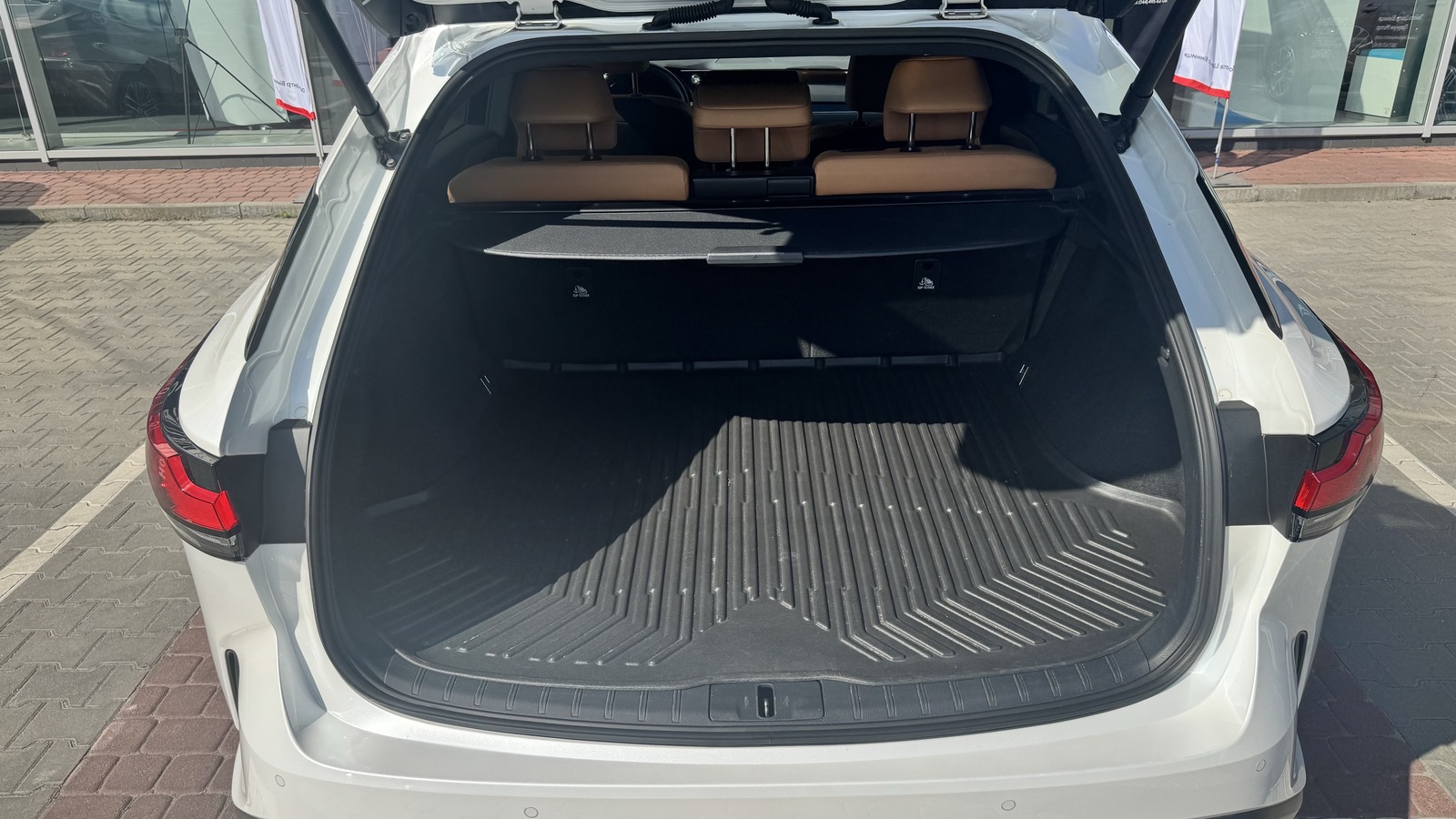 Lexus RX 450h 2023 року, Універсал, Тойота Центр Вінниця "Преміум Мотор", м.Вінниця | Фото № 10 Lexus RX 450h 2023 року з пробігом 33435 км, Універсал, Тойота Центр Вінниця "Преміум Мотор", м.Вінниця - 3240000 ГРН | Фото № 10