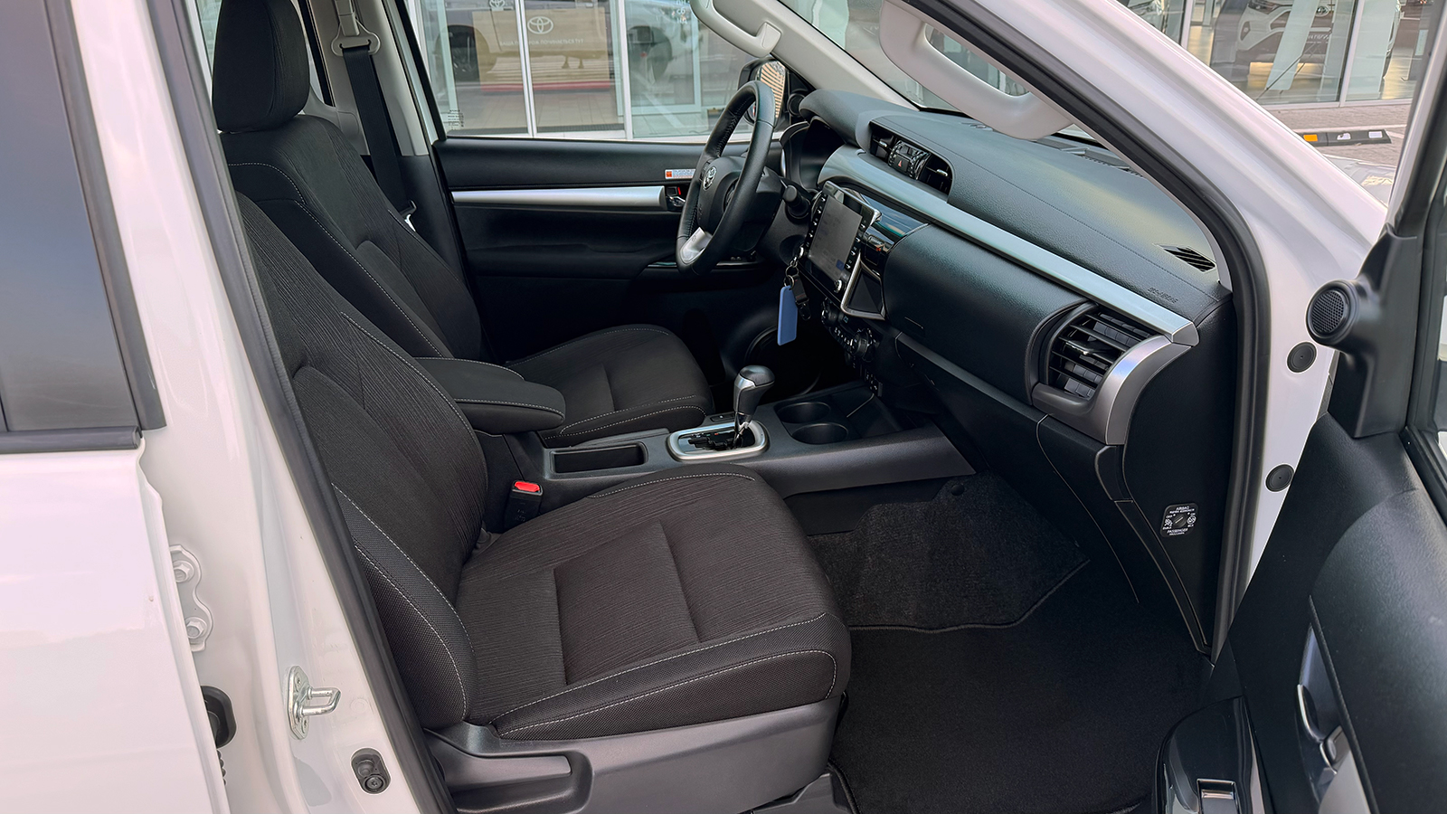 Toyota HILUX 2024 року, Пікап, Тойота Центр Рівне "Агат Авто", м.Рівне | Фото № 6 Toyota HILUX 2024 року з пробігом 32419 км, Пікап, Тойота Центр Рівне "Агат Авто", м.Рівне - 1840900 ГРН | Фото № 6