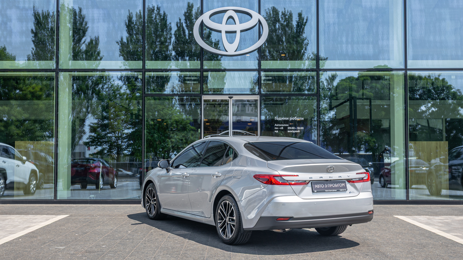 Toyota CAMRY 2025 року, Седан, Тойота Центр Дніпро "Алмаз Мотор" на Запорізькому шосе, м.Дніпро | Фото № 2 Toyota CAMRY 2025 року з пробігом 1691 км, Седан, Тойота Центр Дніпро "Алмаз Мотор" на Запорізькому шосе, м.Дніпро - 2150000 ГРН | Фото № 2