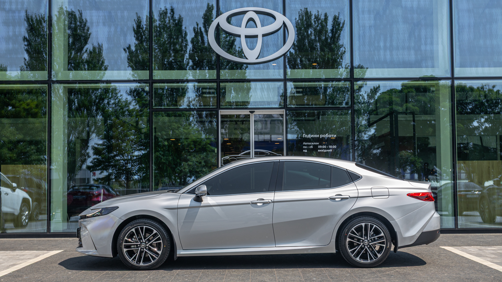 Toyota CAMRY 2025 року, Седан, Тойота Центр Дніпро "Алмаз Мотор" на Запорізькому шосе, м.Дніпро | Фото № 3 Toyota CAMRY 2025 року з пробігом 1691 км, Седан, Тойота Центр Дніпро "Алмаз Мотор" на Запорізькому шосе, м.Дніпро - 2150000 ГРН | Фото № 3