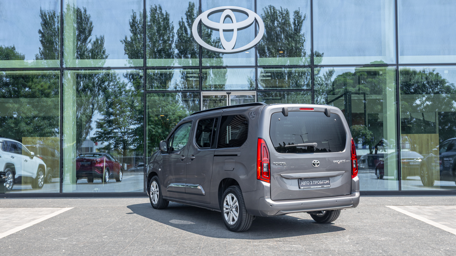 Toyota PROACE CITY VERSO 2023 року з пробігом 28073 км, Мінівен, Тойота Центр Дніпро "Алмаз Мотор" на Запорізькому шосе, м.Дніпро - 1120000 ГРН | Фото № 2