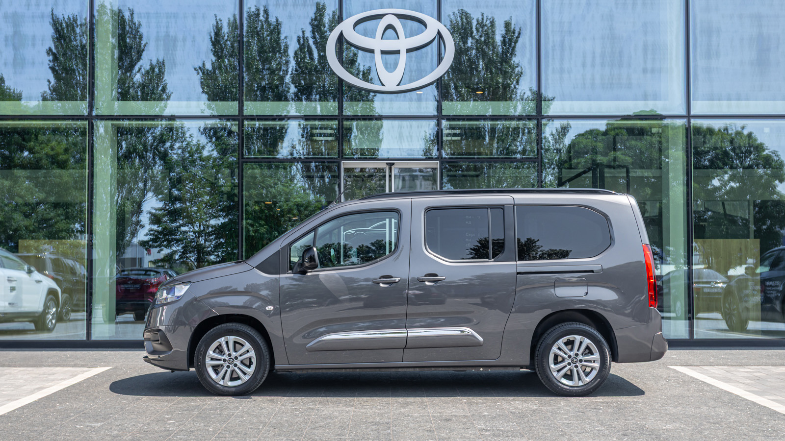 Toyota PROACE CITY VERSO 2023 року з пробігом 28073 км, Мінівен, Тойота Центр Дніпро "Алмаз Мотор" на Запорізькому шосе, м.Дніпро - 1120000 ГРН | Фото № 3