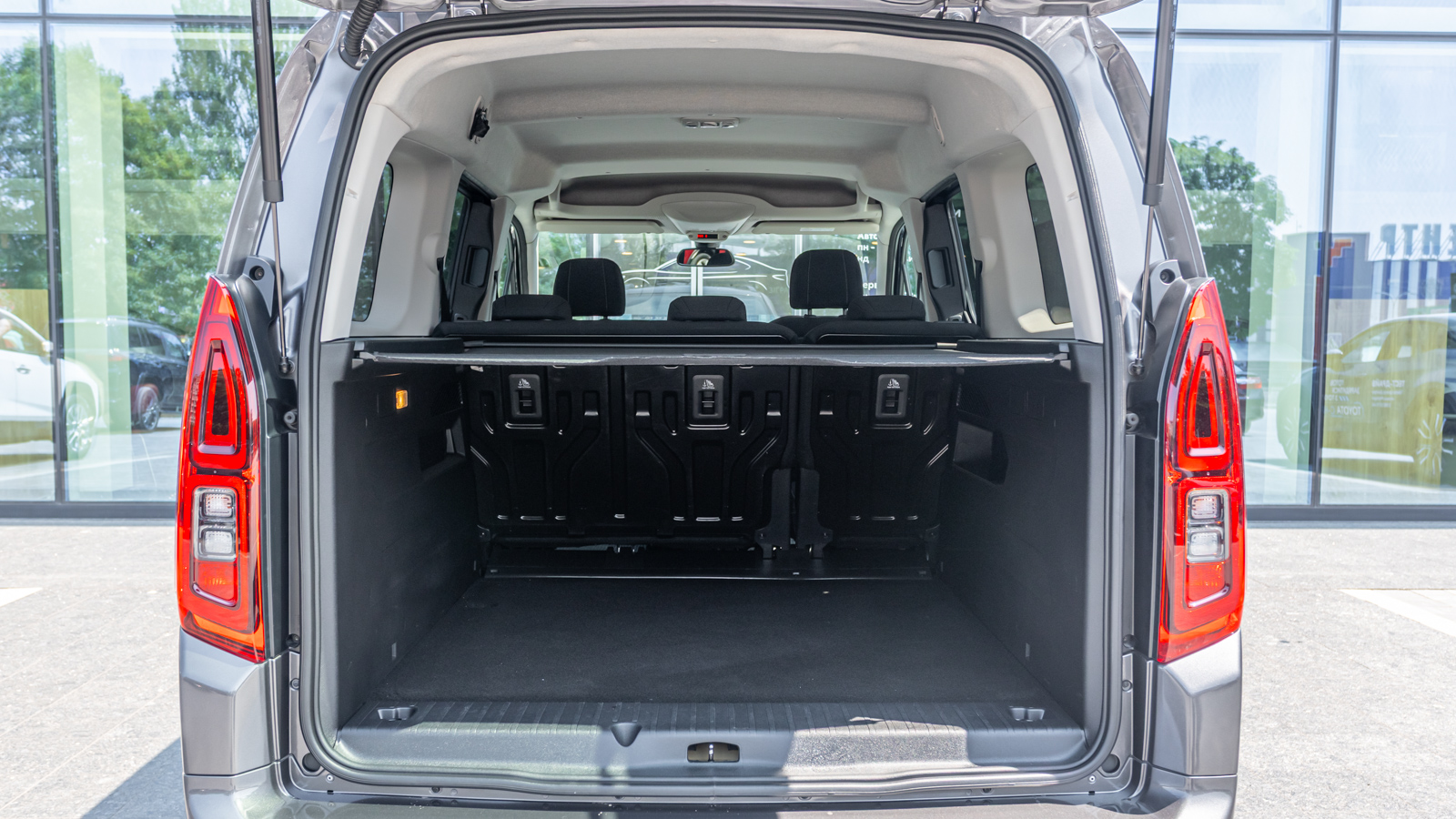 Toyota PROACE CITY VERSO 2023 року з пробігом 28073 км, Мінівен, Тойота Центр Дніпро "Алмаз Мотор" на Запорізькому шосе, м.Дніпро - 1120000 ГРН | Фото № 10