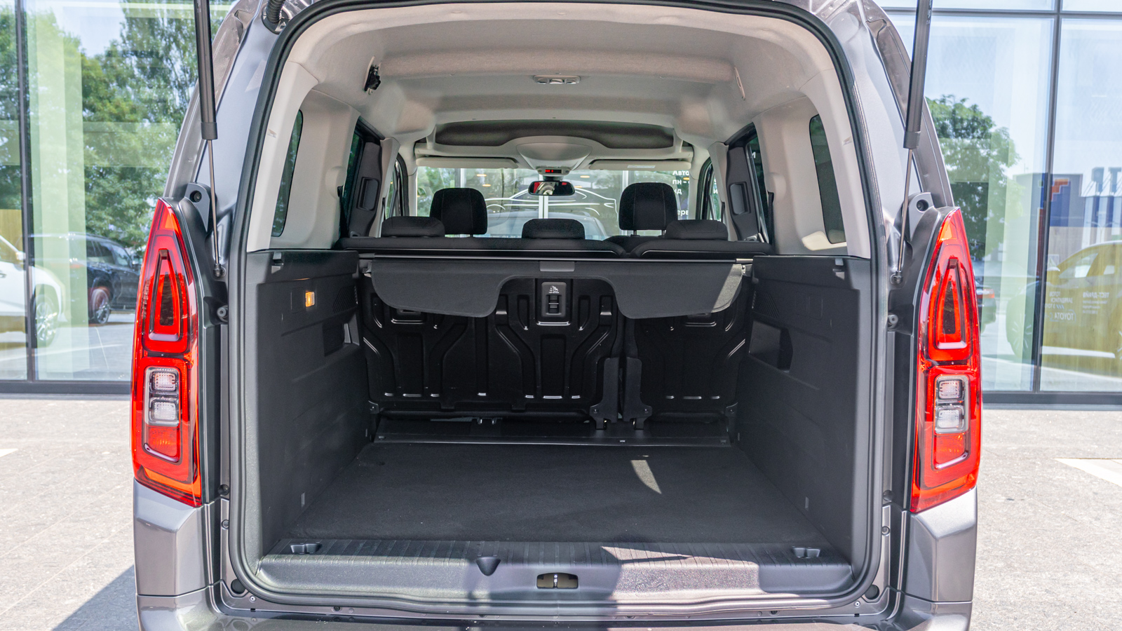 Toyota PROACE CITY VERSO 2023 року з пробігом 28073 км, Мінівен, Тойота Центр Дніпро "Алмаз Мотор" на Запорізькому шосе, м.Дніпро - 1120000 ГРН | Фото № 11