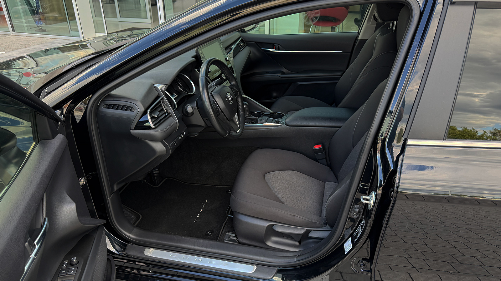Toyota CAMRY 2023 року, Седан, Тойота Центр Рівне "Агат Авто", м.Рівне | Фото № 12 Toyota CAMRY 2023 року з пробігом 96360 км, Седан, Тойота Центр Рівне "Агат Авто", м.Рівне - 1216650 ГРН | Фото № 12