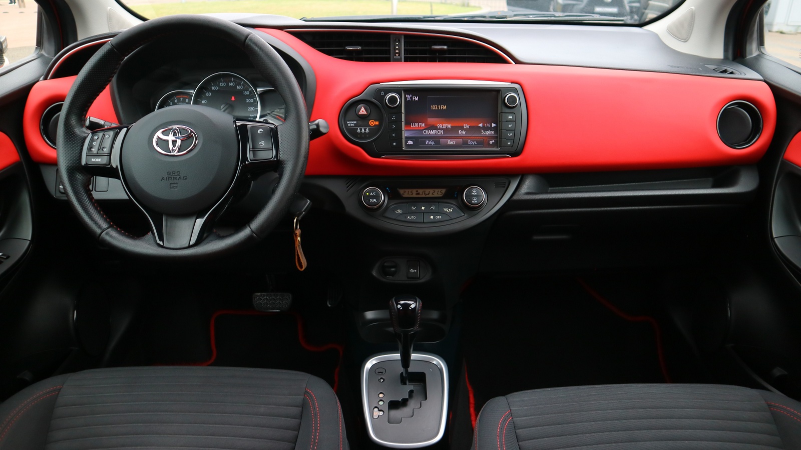 Toyota YARIS 2016 року, Хетчбек, Тойота Центр Київ "Автосаміт Укравто Столичне", м.Київ | Фото № 8 Toyota YARIS 2016 року з пробігом 176829 км, Хетчбек, Тойота Центр Київ "Автосаміт Укравто Столичне", м.Київ - 433000 ГРН | Фото № 8