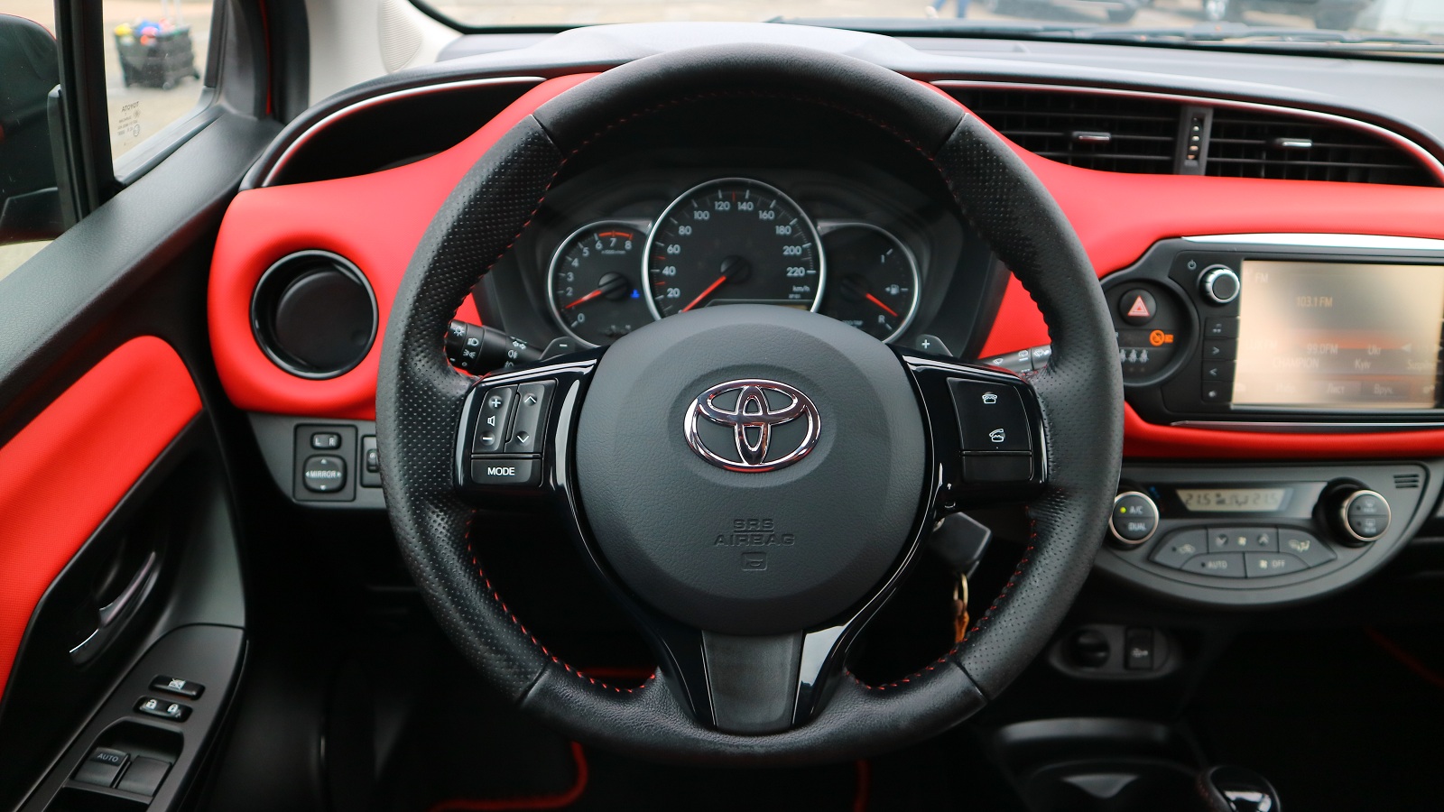 Toyota YARIS 2016 року, Хетчбек, Тойота Центр Київ "Автосаміт Укравто Столичне", м.Київ | Фото № 9 Toyota YARIS 2016 року з пробігом 176829 км, Хетчбек, Тойота Центр Київ "Автосаміт Укравто Столичне", м.Київ - 433000 ГРН | Фото № 9