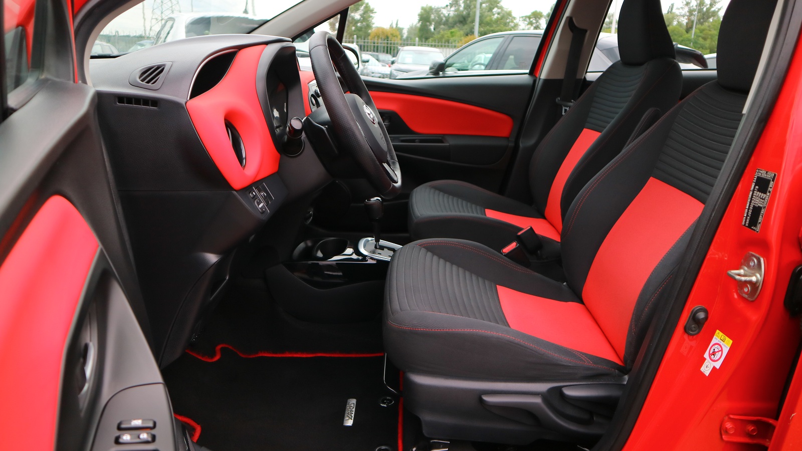 Toyota YARIS 2016 року, Хетчбек, Тойота Центр Київ "Автосаміт Укравто Столичне", м.Київ | Фото № 13 Toyota YARIS 2016 року з пробігом 176829 км, Хетчбек, Тойота Центр Київ "Автосаміт Укравто Столичне", м.Київ - 433000 ГРН | Фото № 13