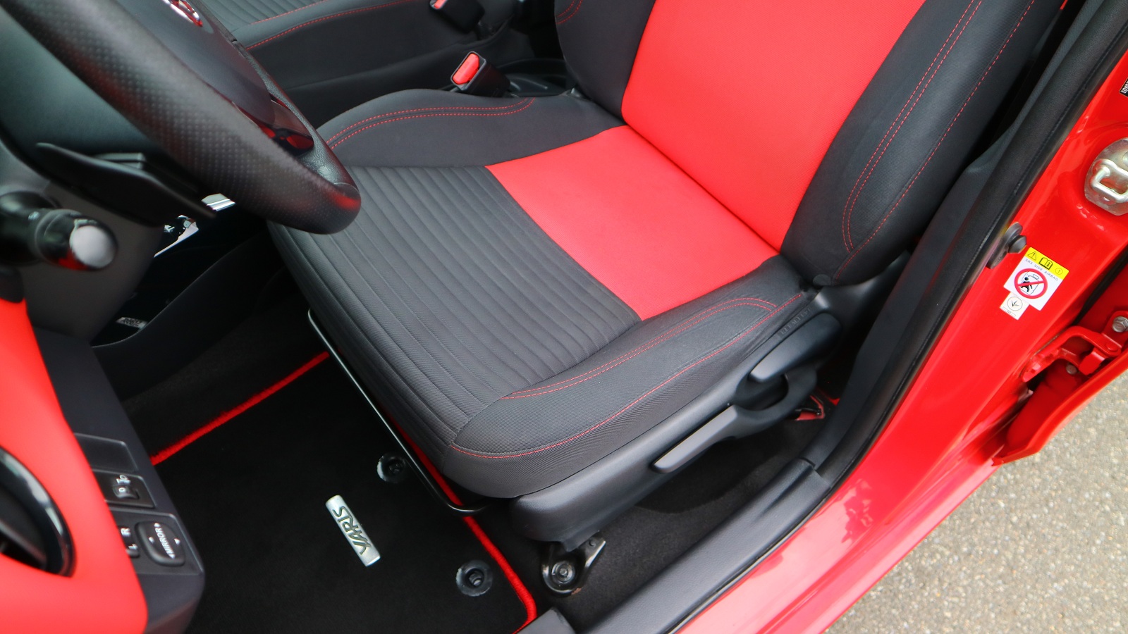 Toyota YARIS 2016 року, Хетчбек, Тойота Центр Київ "Автосаміт Укравто Столичне", м.Київ | Фото № 15 Toyota YARIS 2016 року з пробігом 176829 км, Хетчбек, Тойота Центр Київ "Автосаміт Укравто Столичне", м.Київ - 433000 ГРН | Фото № 15