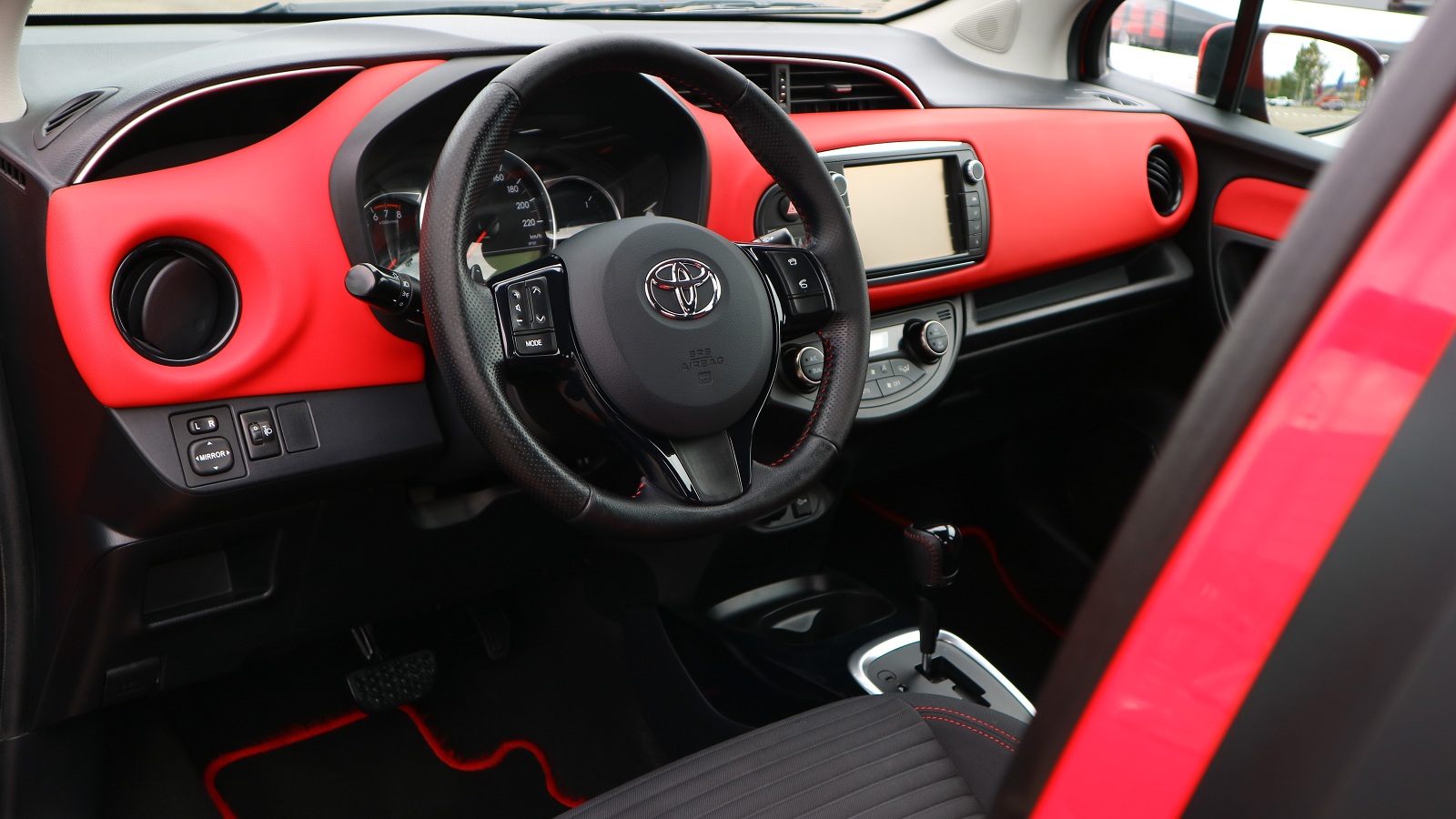 Toyota YARIS 2016 року, Хетчбек, Тойота Центр Київ "Автосаміт Укравто Столичне", м.Київ | Фото № 18 Toyota YARIS 2016 року з пробігом 176829 км, Хетчбек, Тойота Центр Київ "Автосаміт Укравто Столичне", м.Київ - 433000 ГРН | Фото № 18