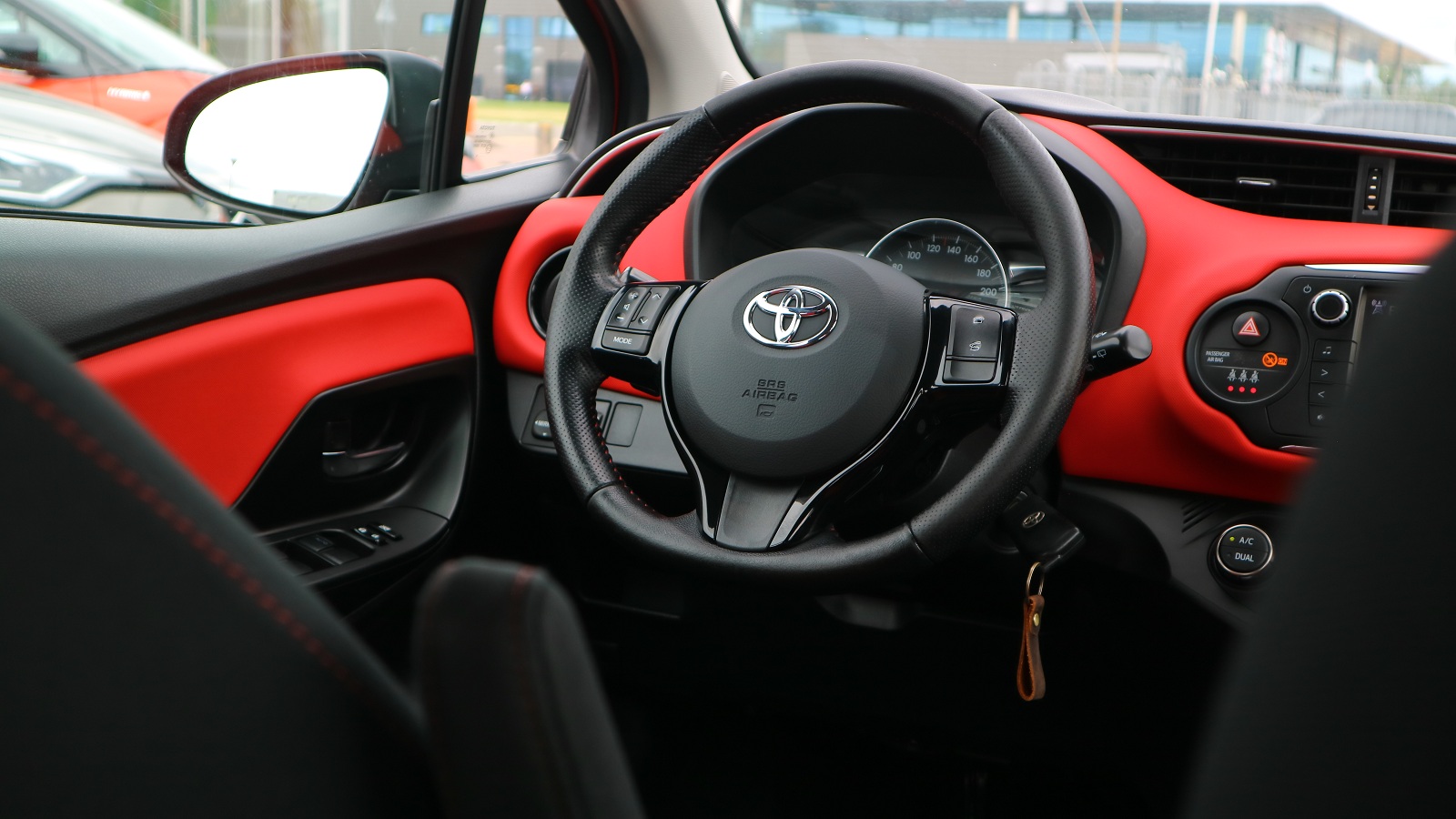 Toyota YARIS 2016 року, Хетчбек, Тойота Центр Київ "Автосаміт Укравто Столичне", м.Київ | Фото № 21 Toyota YARIS 2016 року з пробігом 176829 км, Хетчбек, Тойота Центр Київ "Автосаміт Укравто Столичне", м.Київ - 433000 ГРН | Фото № 21