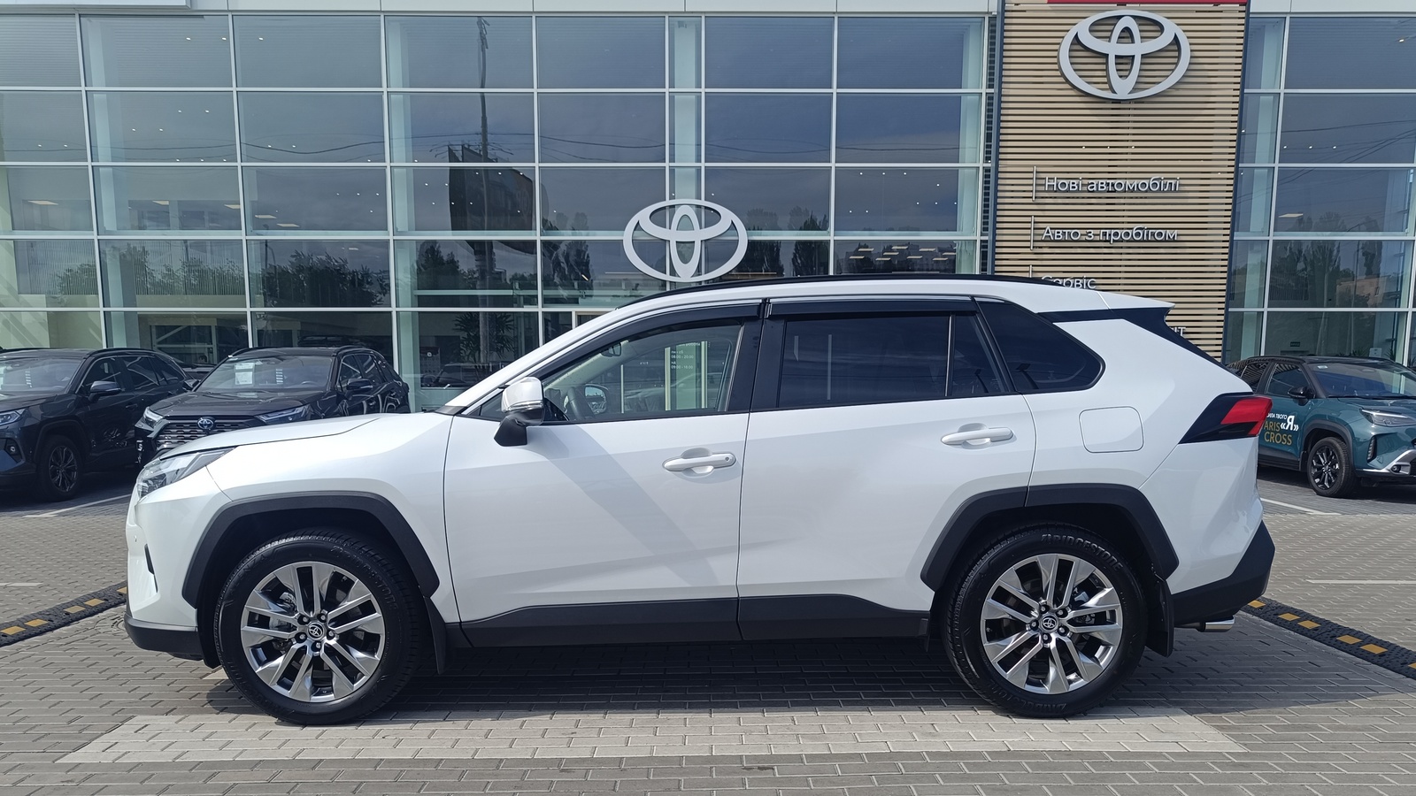 Toyota RAV4 2024 року, Універсал, Тойота Центр Київ "ВіДі Автострада", м.Київ | Фото № 3 Toyota RAV4 2024 року з пробігом 18459 км, Універсал, Тойота Центр Київ "ВіДі Автострада", м.Київ - 2170000 ГРН | Фото № 3