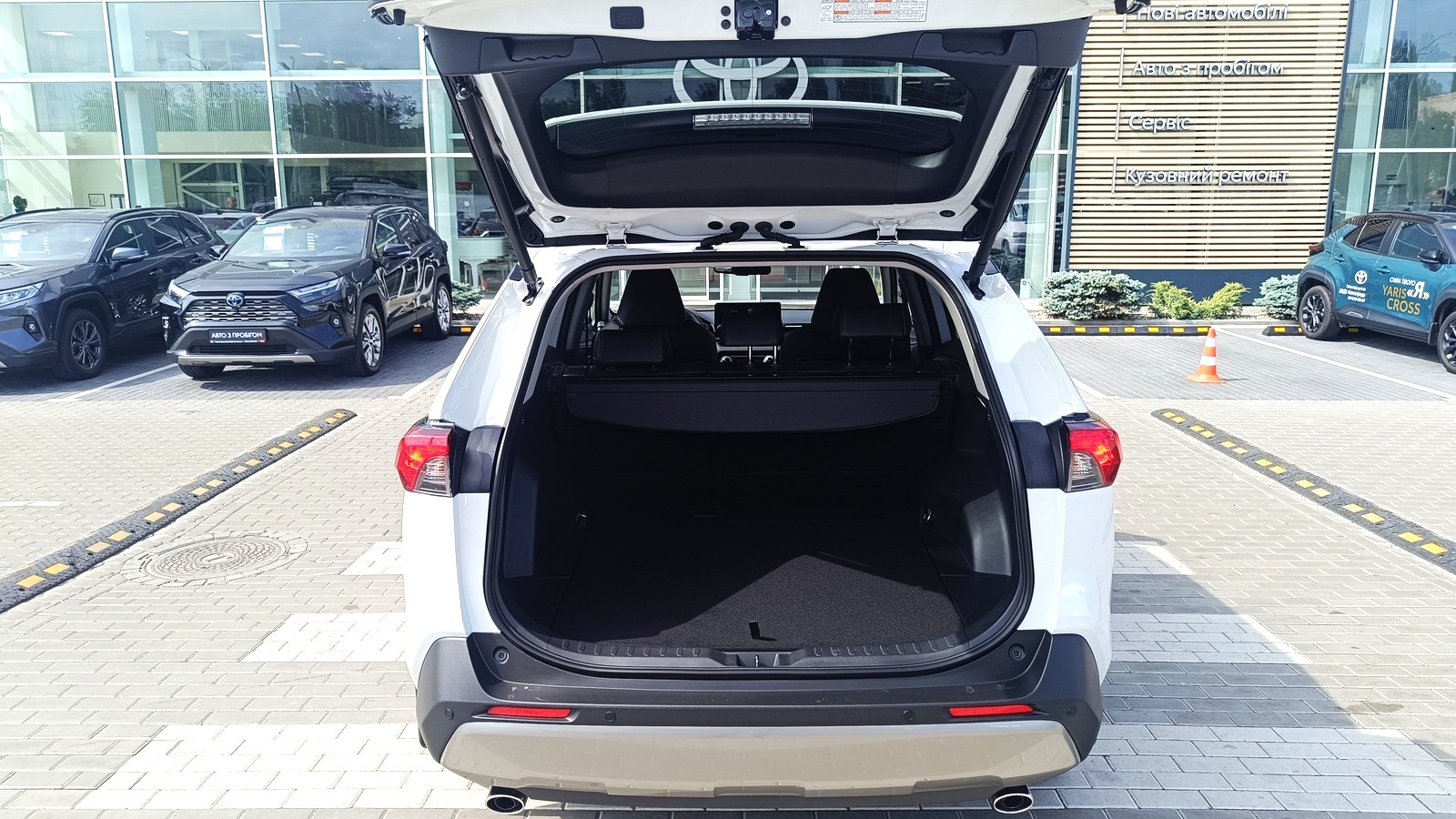Toyota RAV4 2024 року, Універсал, Тойота Центр Київ "ВіДі Автострада", м.Київ | Фото № 10 Toyota RAV4 2024 року з пробігом 18459 км, Універсал, Тойота Центр Київ "ВіДі Автострада", м.Київ - 2170000 ГРН | Фото № 10