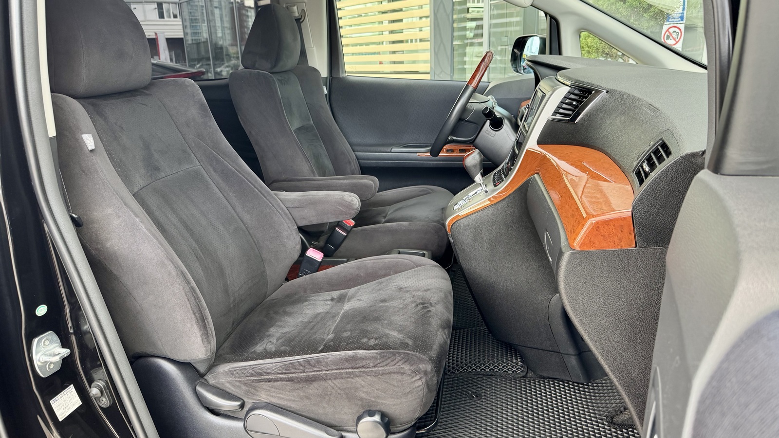Toyota ALPHARD 2011 року, Універсал, Тойота Центр Чернігів "Соллі-Плюс", м.Чернігів | Фото № 6 Toyota ALPHARD 2011 року з пробігом 110115 км, Універсал, Тойота Центр Чернігів "Соллі-Плюс", м.Чернігів - 950000 ГРН | Фото № 6
