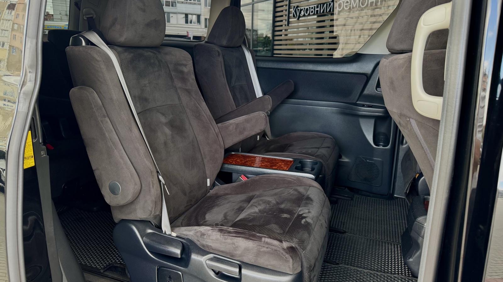 Toyota ALPHARD 2011 року, Універсал, Тойота Центр Чернігів "Соллі-Плюс", м.Чернігів | Фото № 7 Toyota ALPHARD 2011 року з пробігом 110115 км, Універсал, Тойота Центр Чернігів "Соллі-Плюс", м.Чернігів - 950000 ГРН | Фото № 7